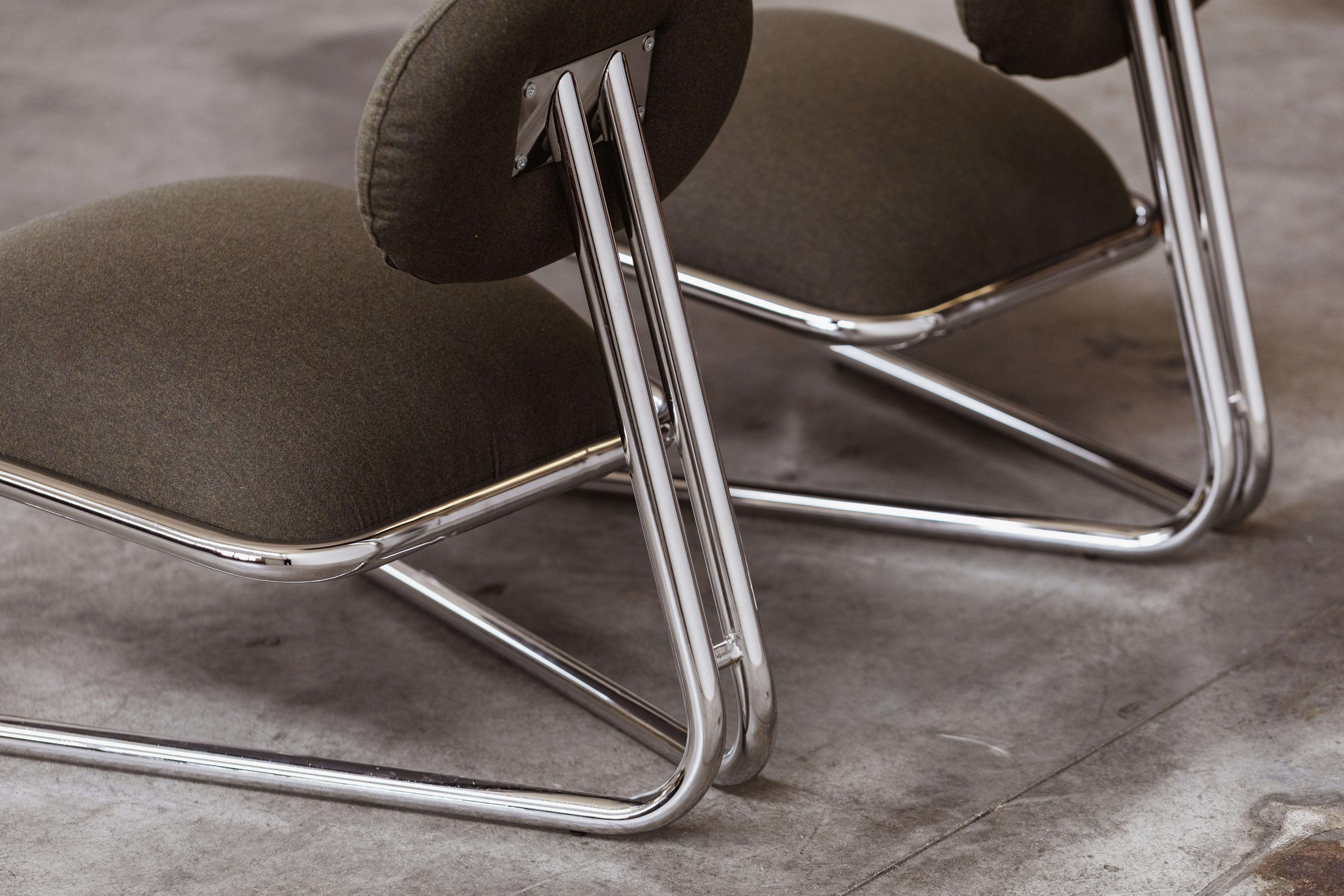 Modernistische Loungesessel aus verchromtem Stahlrohr, grüner Loden, 1970, 2er-Set im Angebot 3