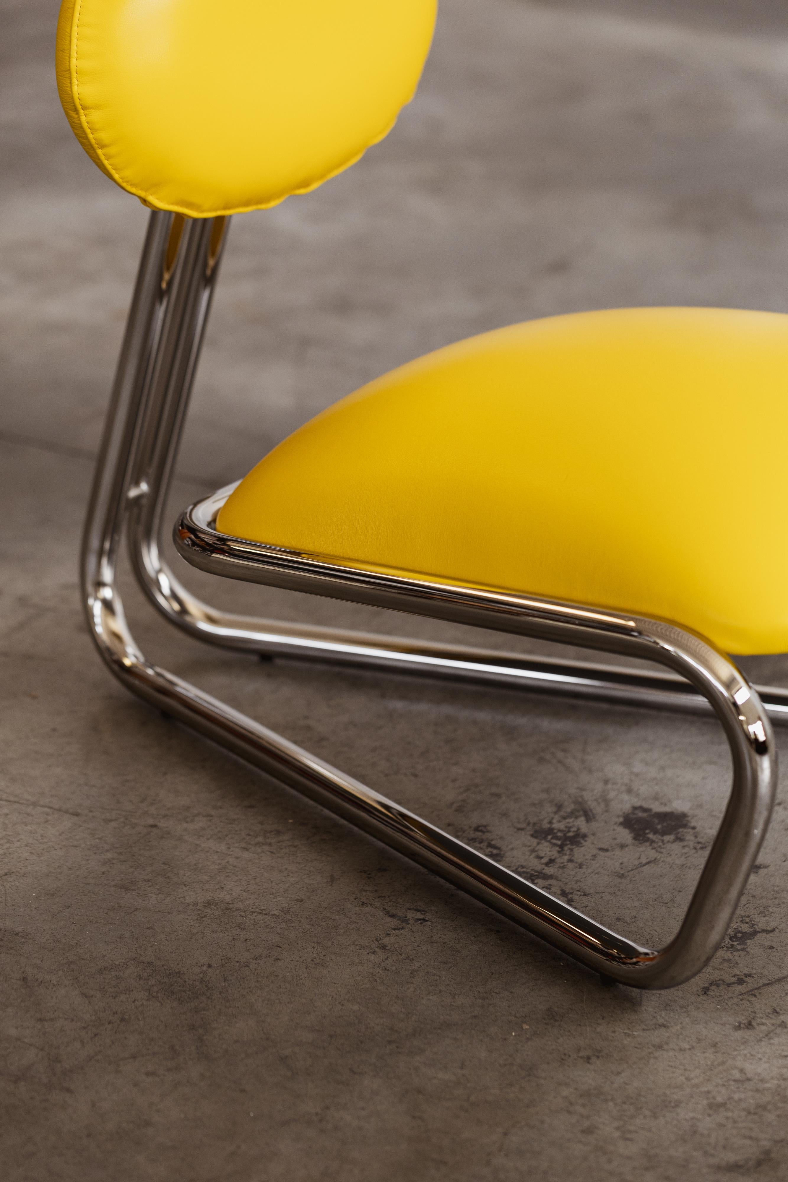 Chaise longue moderniste en acier tubulaire chromé, cuir jaune, 1970 en vente 3