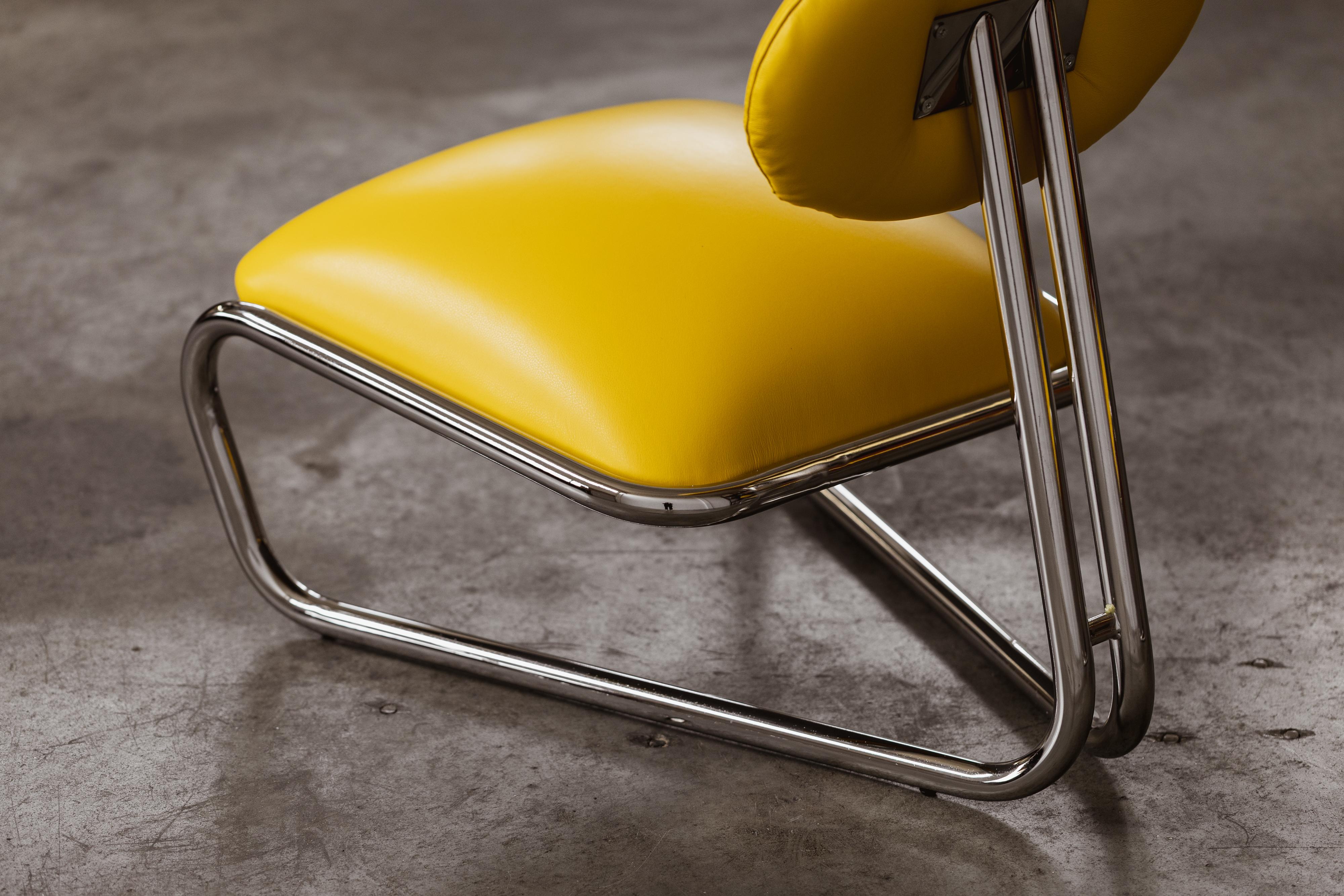 Chaise longue moderniste en acier tubulaire chromé, cuir jaune, 1970 en vente 1