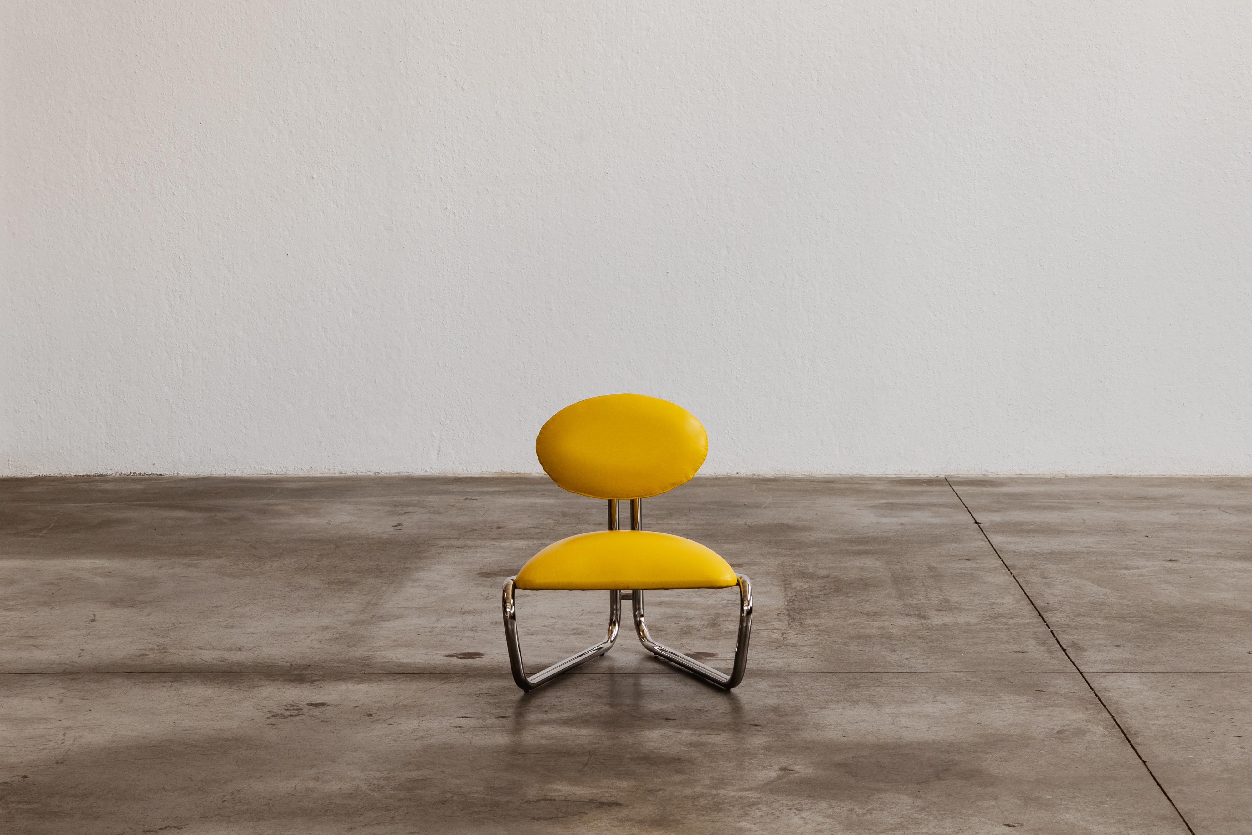 Acier Chaise longue moderniste en acier tubulaire chromé, cuir jaune, 1970 en vente