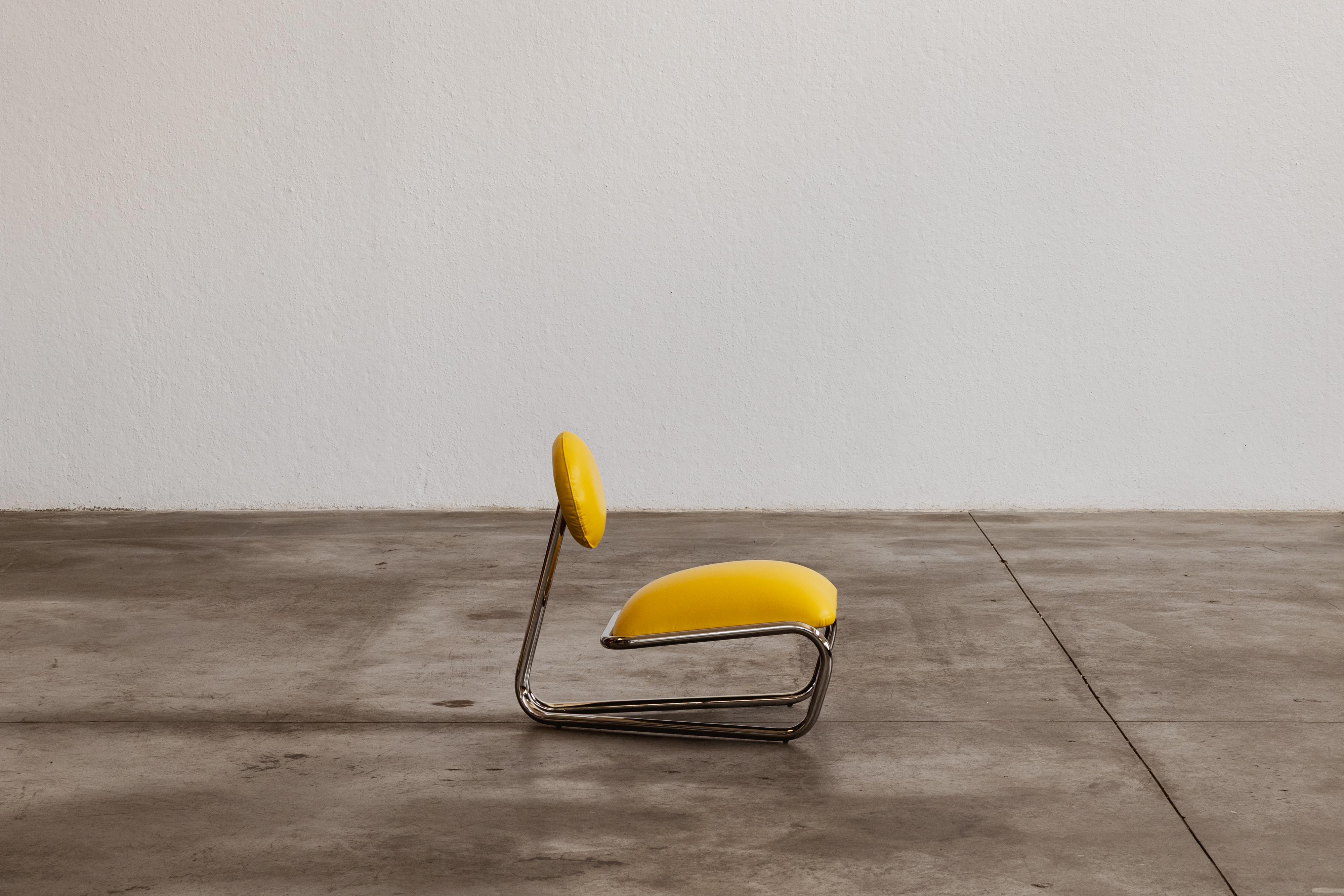Postmoderne Chaise longue moderniste en acier tubulaire chromé, cuir jaune, 1970 en vente