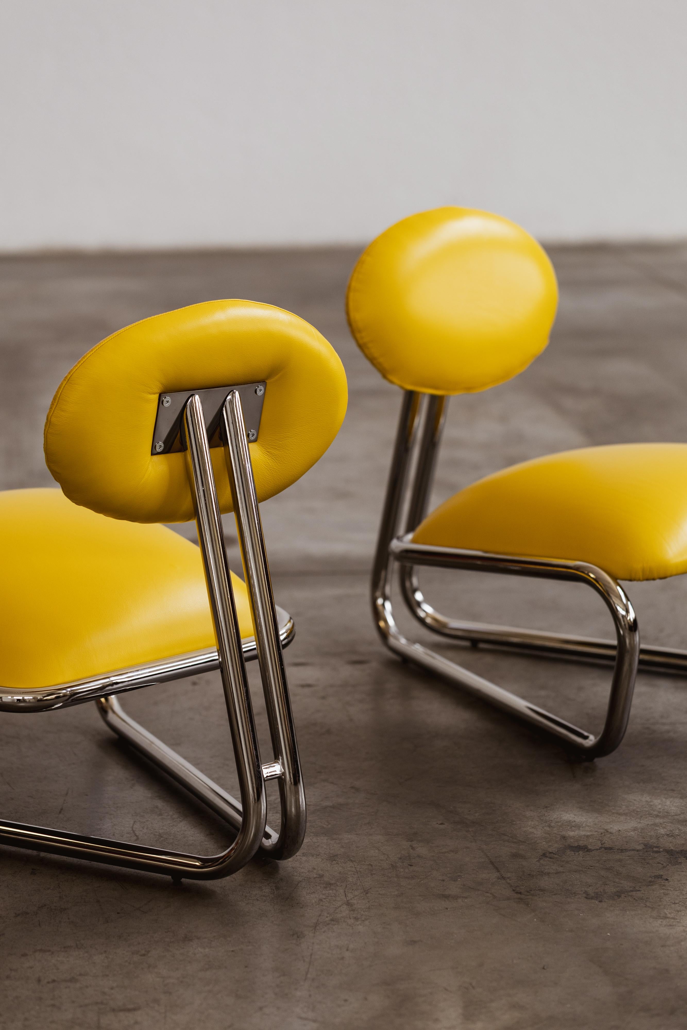 Postmoderne Chaises longues modernistes en acier tubulaire chromé, cuir jaune, 1970, ensemble de 2 en vente