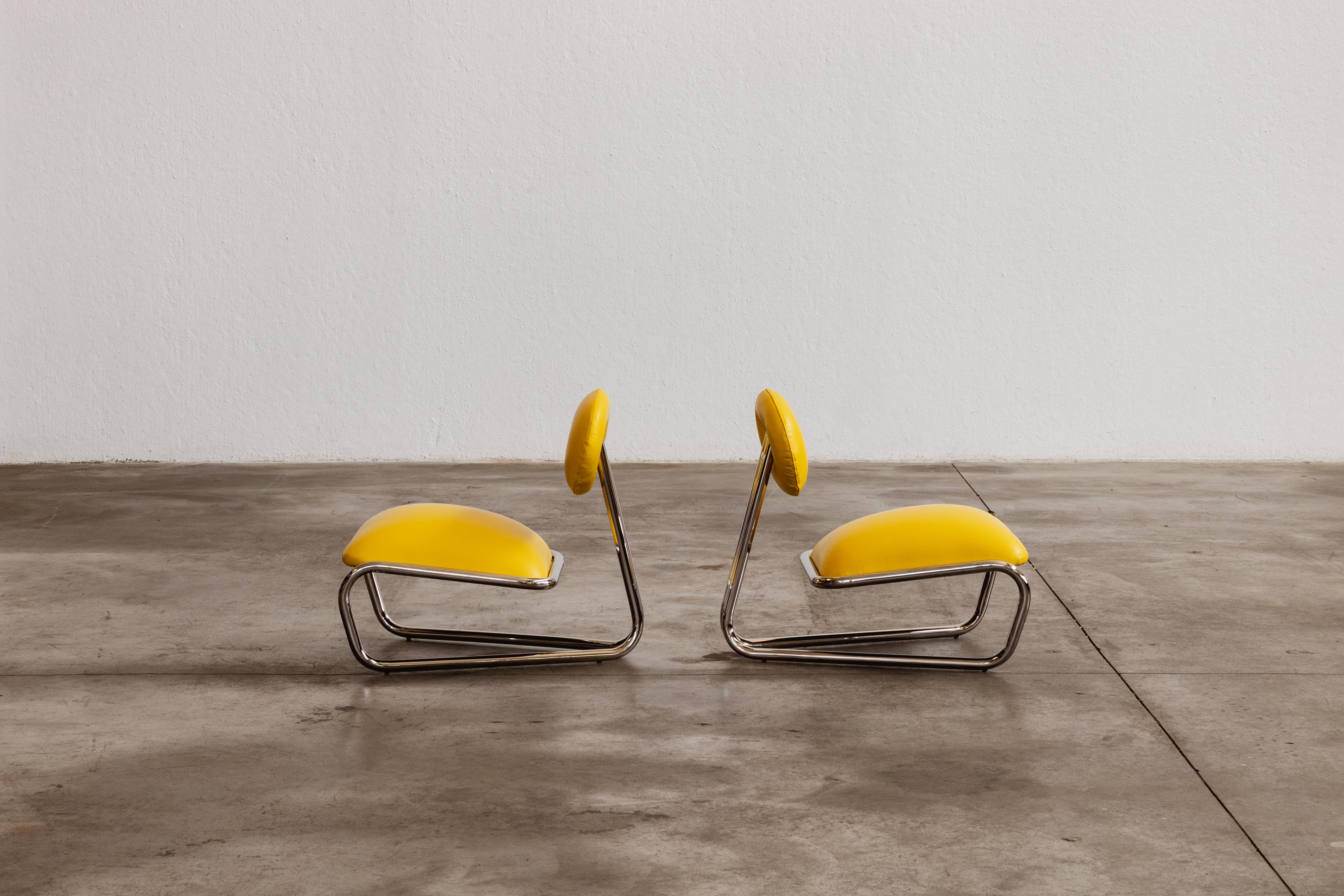 Chaises longues modernistes en acier tubulaire chromé, cuir jaune, 1970, ensemble de 2 en vente 5