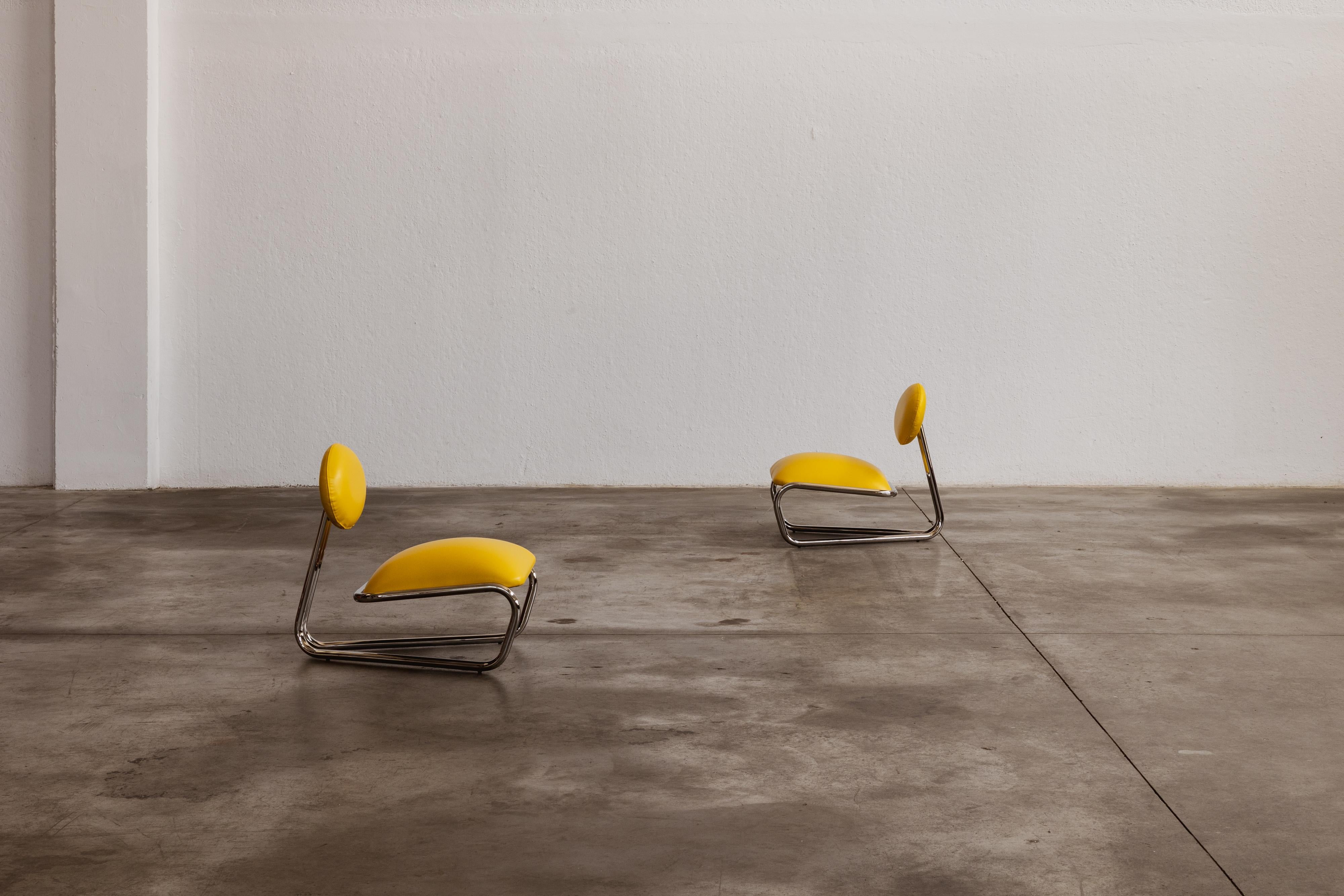 Acier Chaises longues modernistes en acier tubulaire chromé, cuir jaune, 1970, ensemble de 2 en vente
