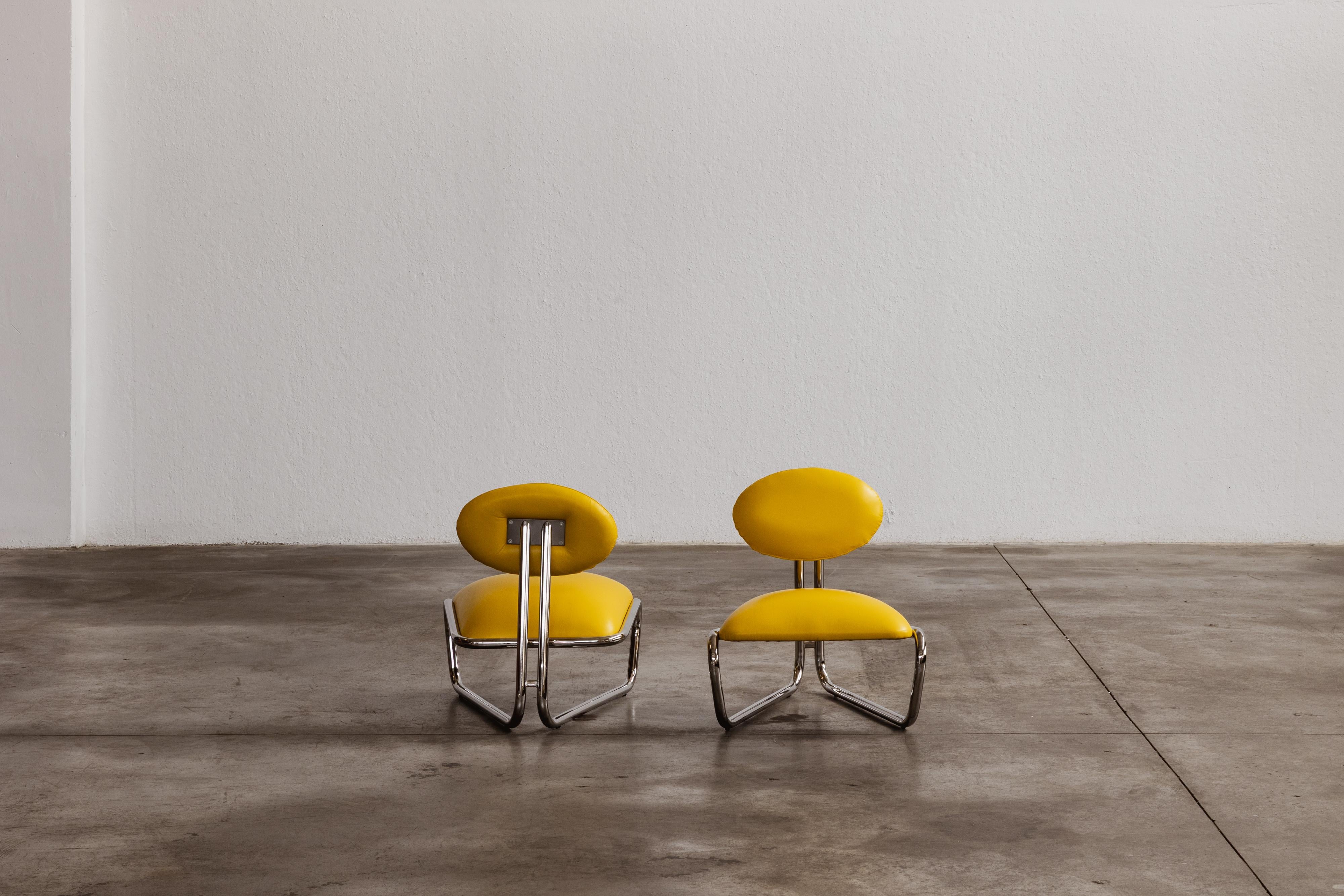 Chaises longues modernistes en acier tubulaire chromé, cuir jaune, 1970, ensemble de 2 en vente 9