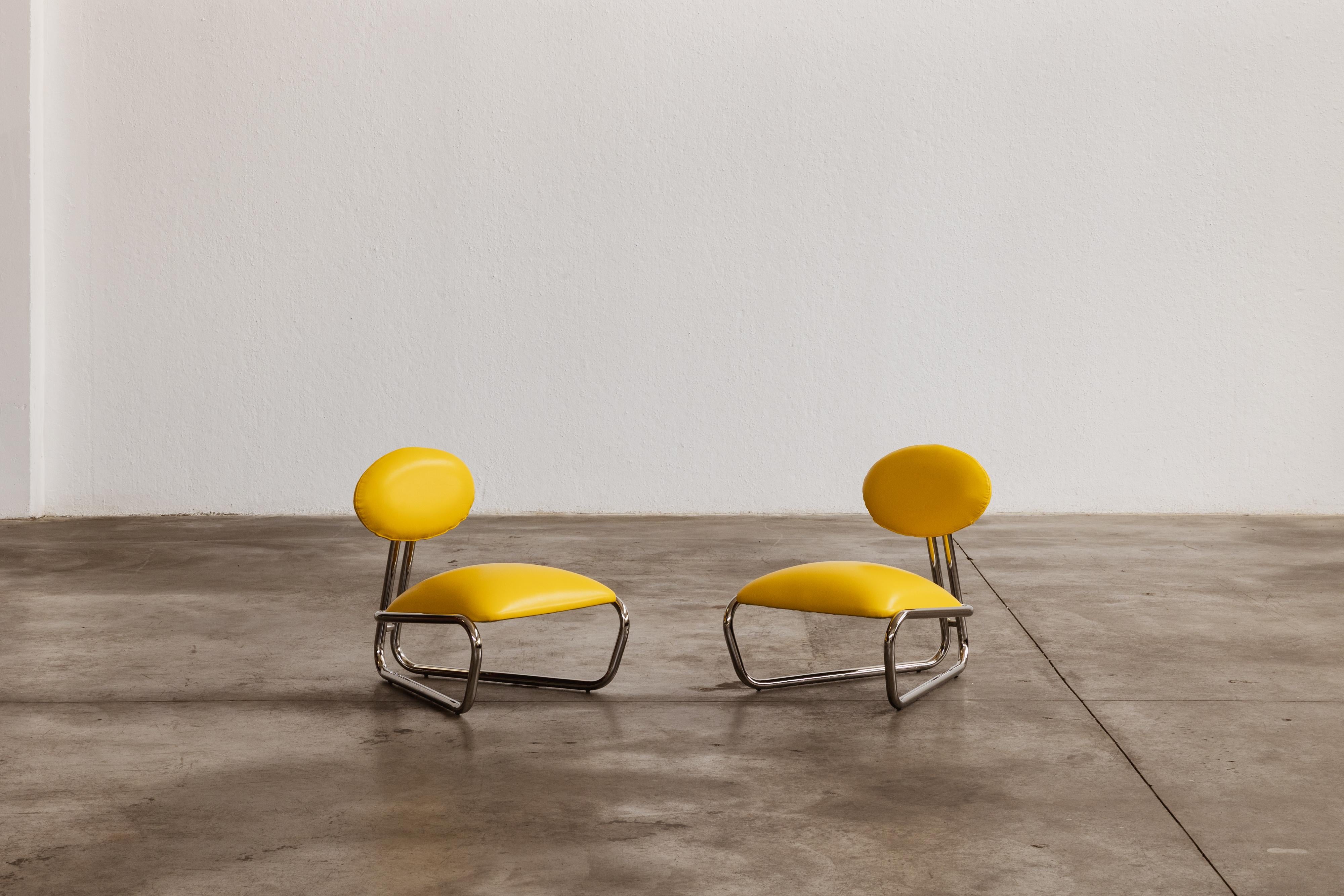 Chaises longues modernistes en acier tubulaire chromé, cuir jaune, 1970, ensemble de 2 Excellent état - En vente à Lonigo, Veneto