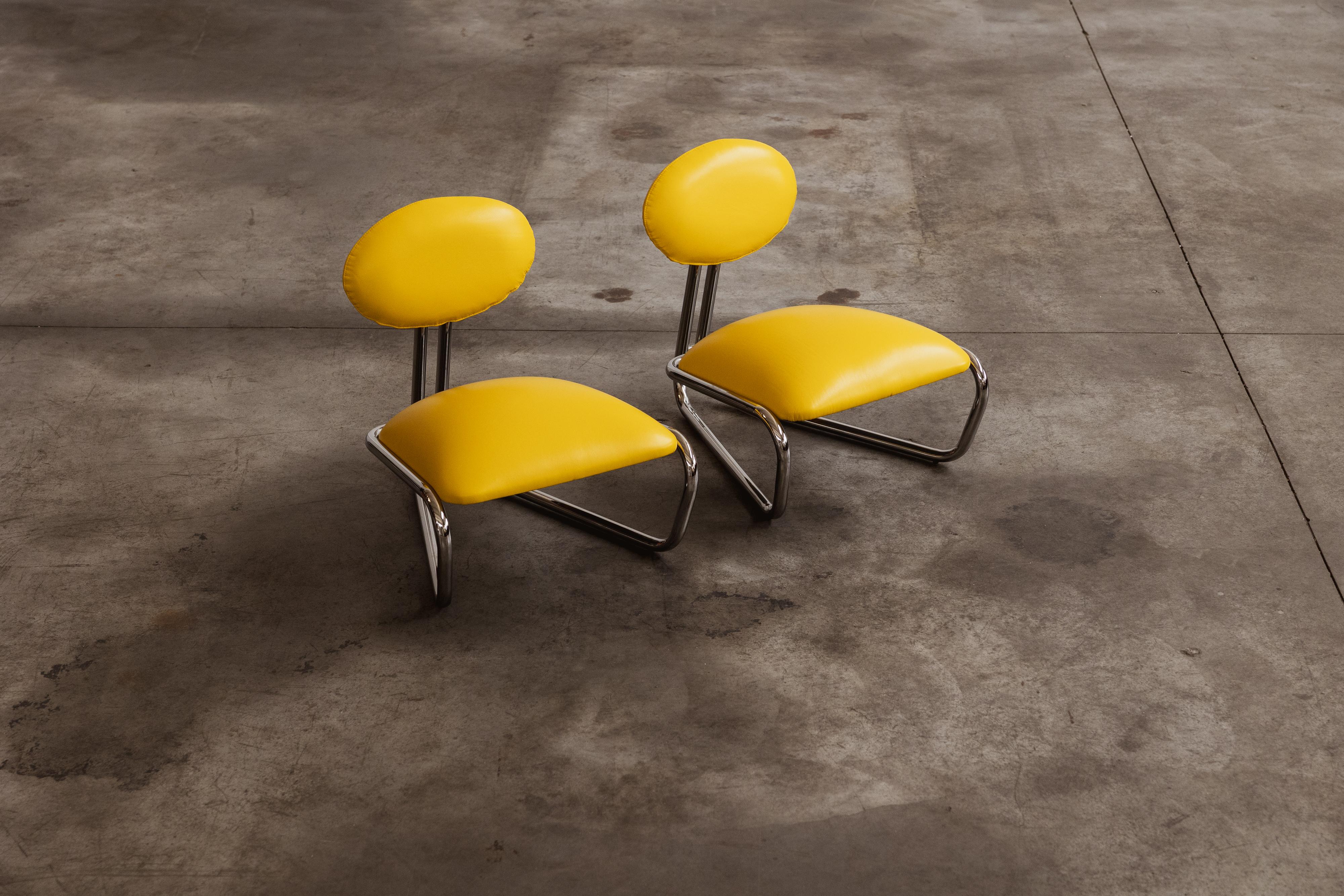 Chaises longues modernistes en acier tubulaire chromé, cuir jaune, 1970, ensemble de 2 en vente 1