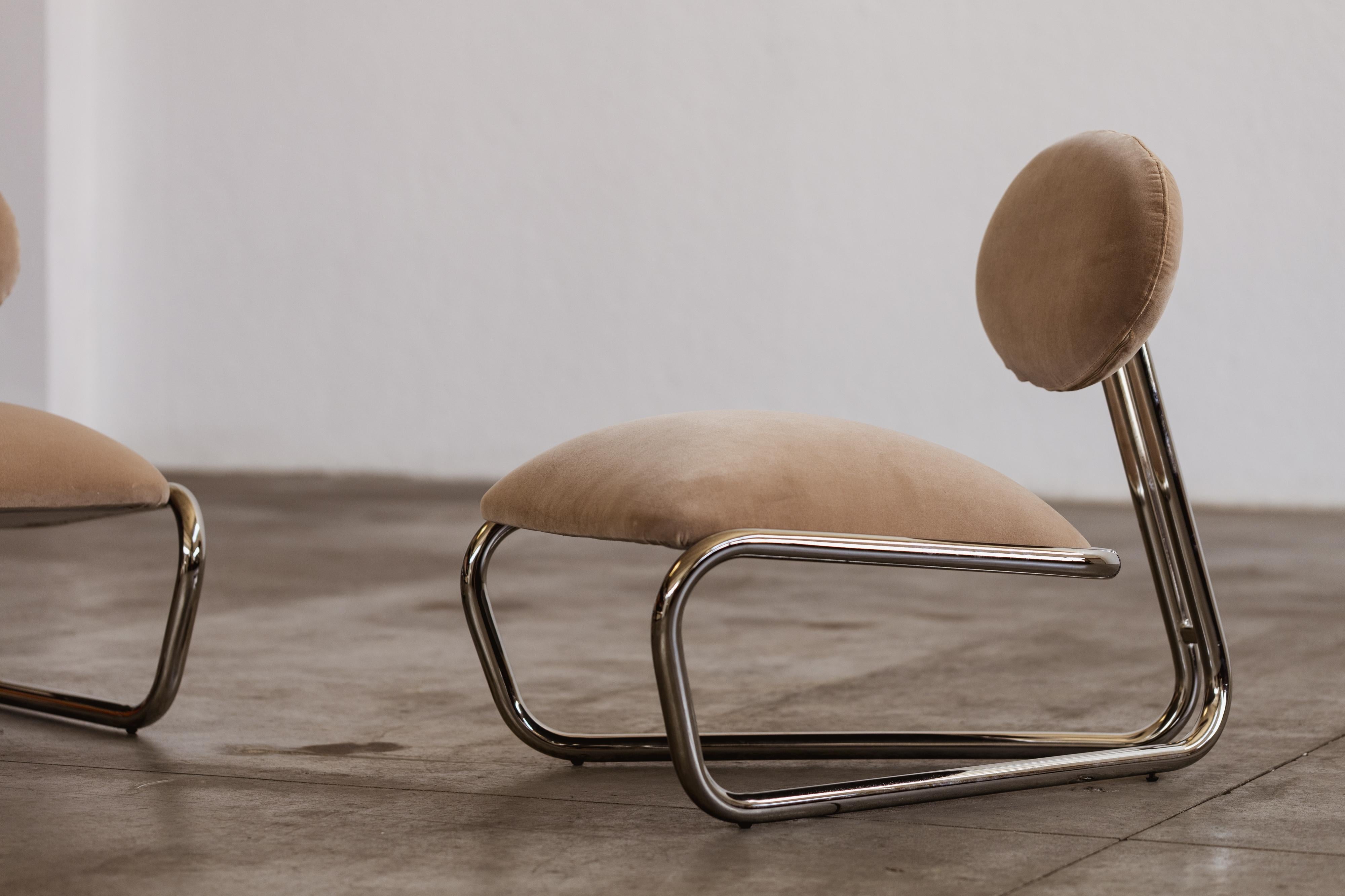 Modernistische Loungesessel aus verchromtem Stahlrohr, Camel Velvet, 1970, 2er-Set (Postmoderne) im Angebot