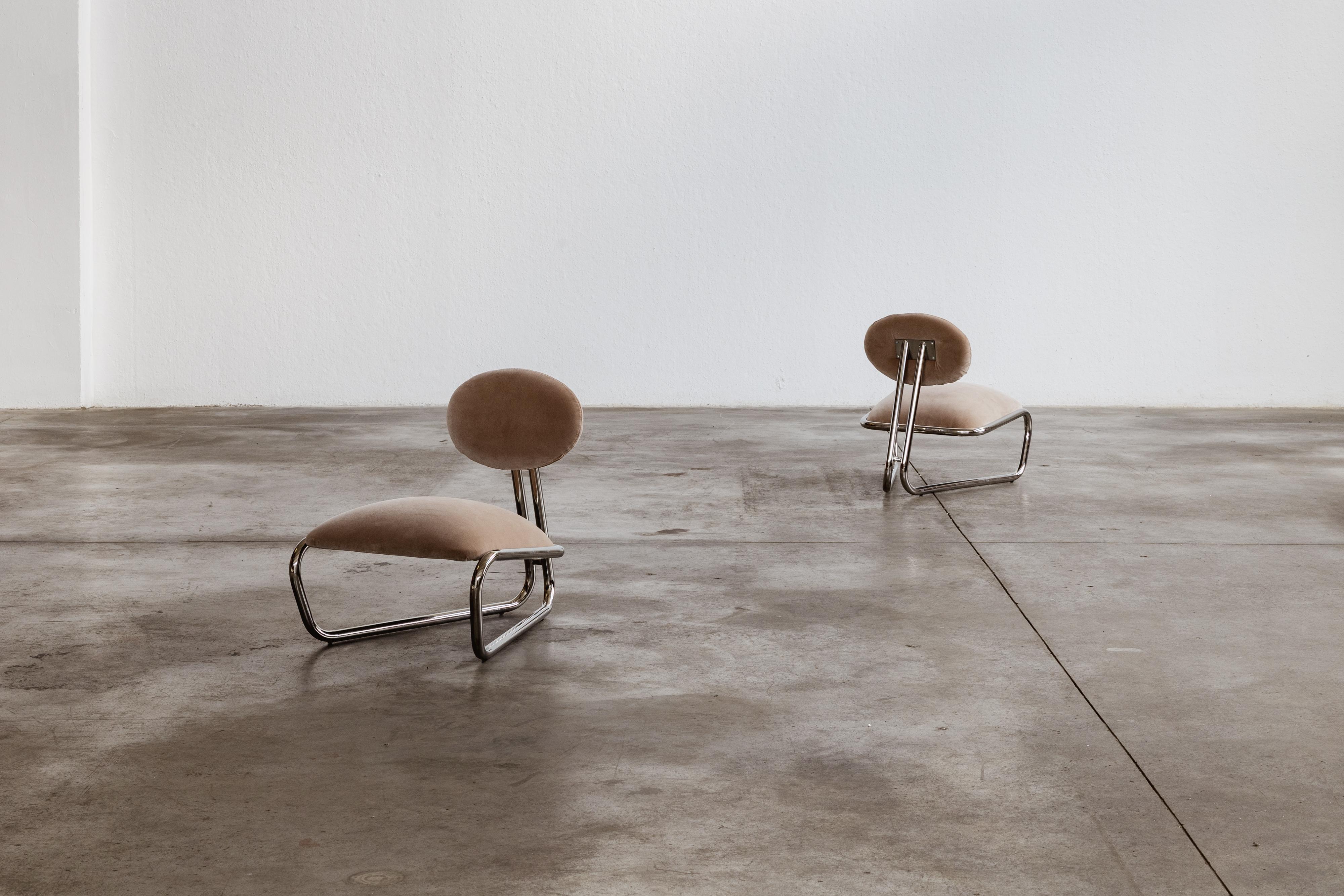 Modernistische Loungesessel aus verchromtem Stahlrohr, Camel Velvet, 1970, 2er-Set (Italienisch) im Angebot