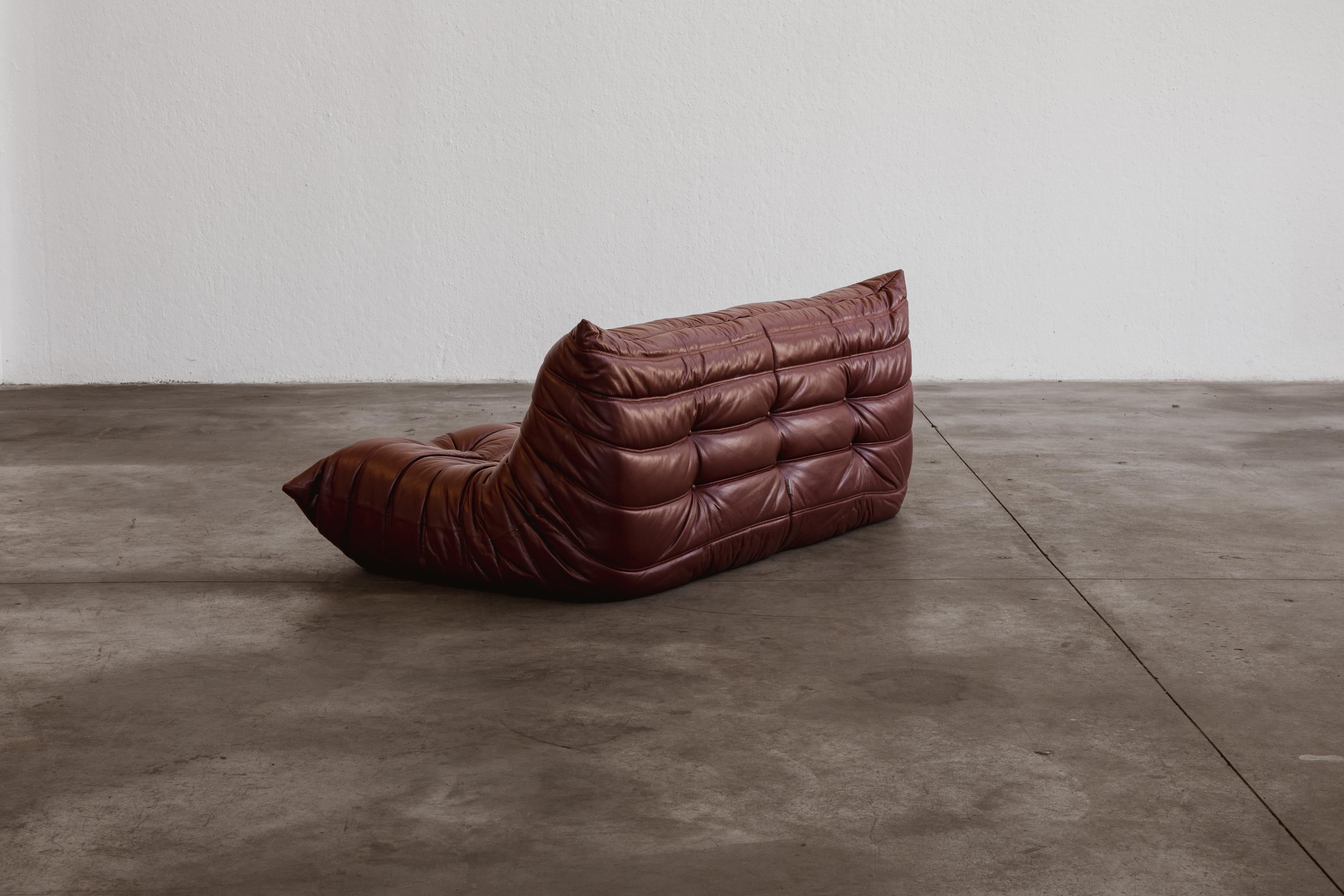 Michel Ducaroy “Togo” Living Room Set for Ligne Roset, Leather, 1973, Set of 2 For Sale 10