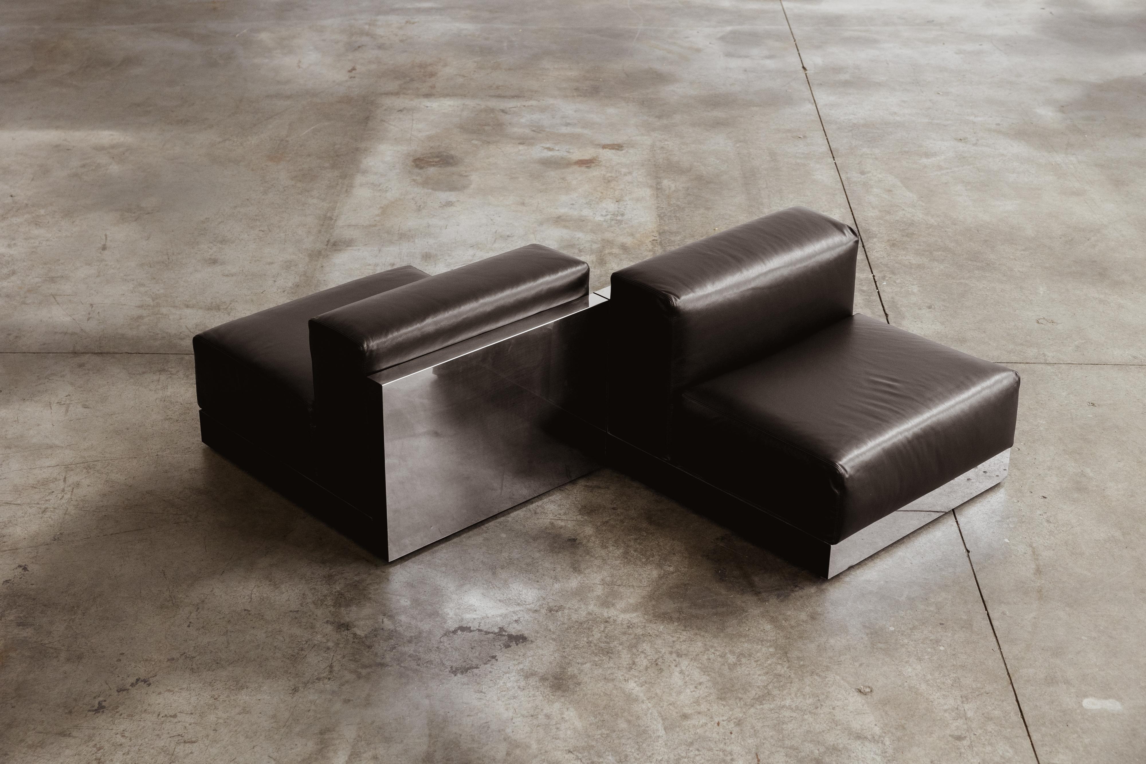 Fauteuils minimalistes Menilio Taro 