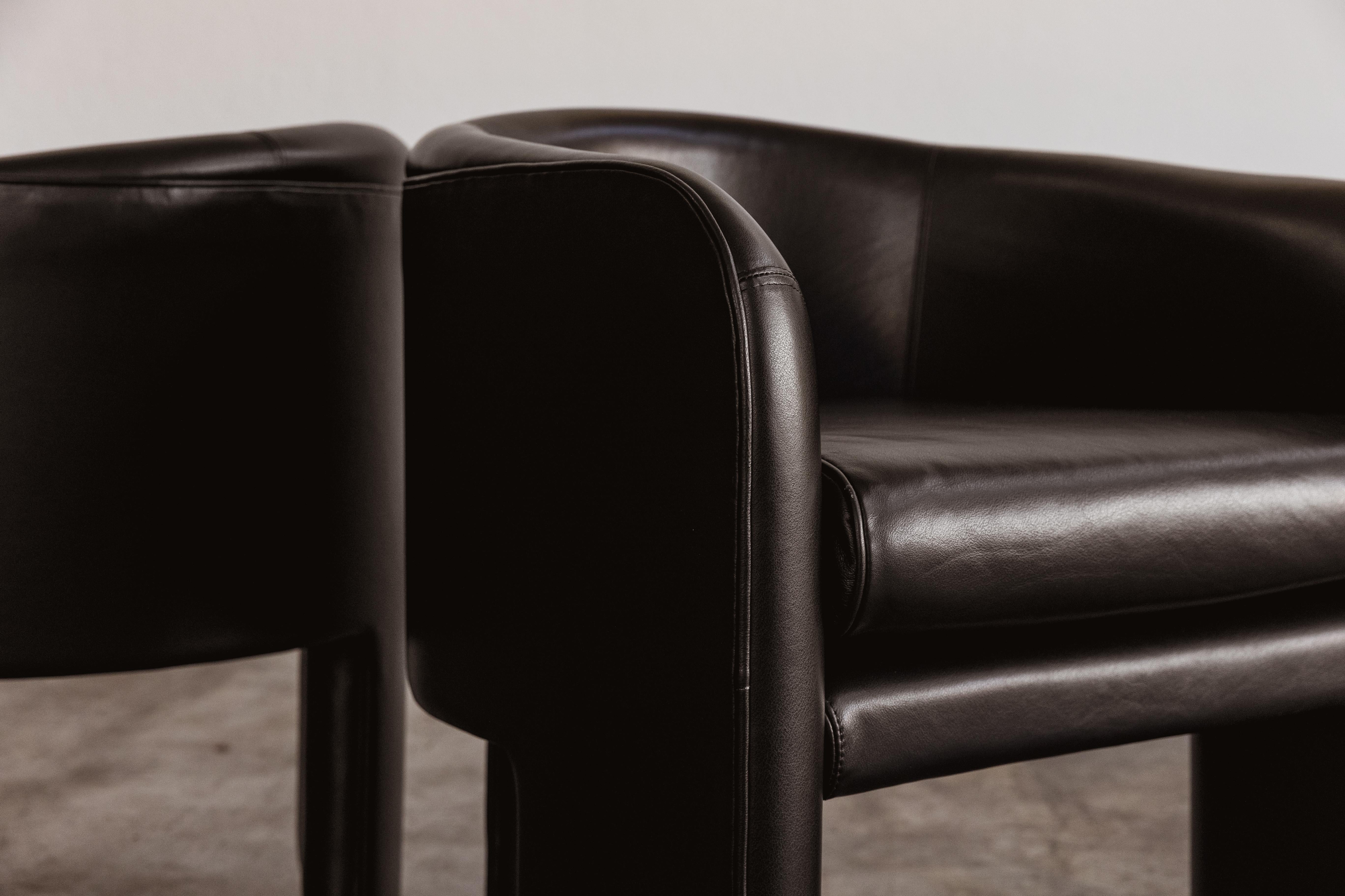 Vladimir Kagan Tripod Armchairs for Weiman, Black Leather, 1980, Set of 2 For Sale 7