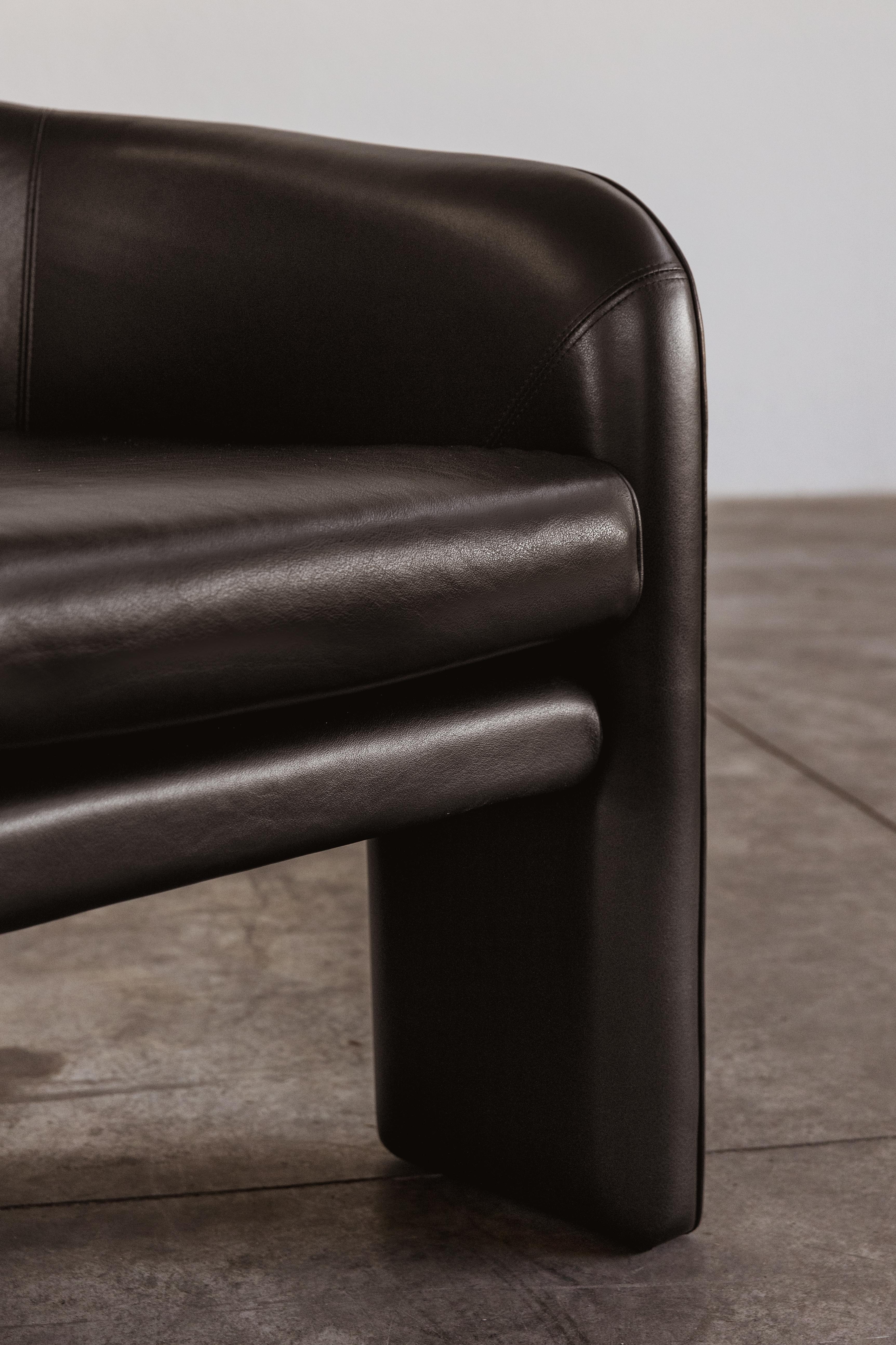 Vladimir Kagan Tripod Armchairs for Weiman, Black Leather, 1980, Set of 2 For Sale 3