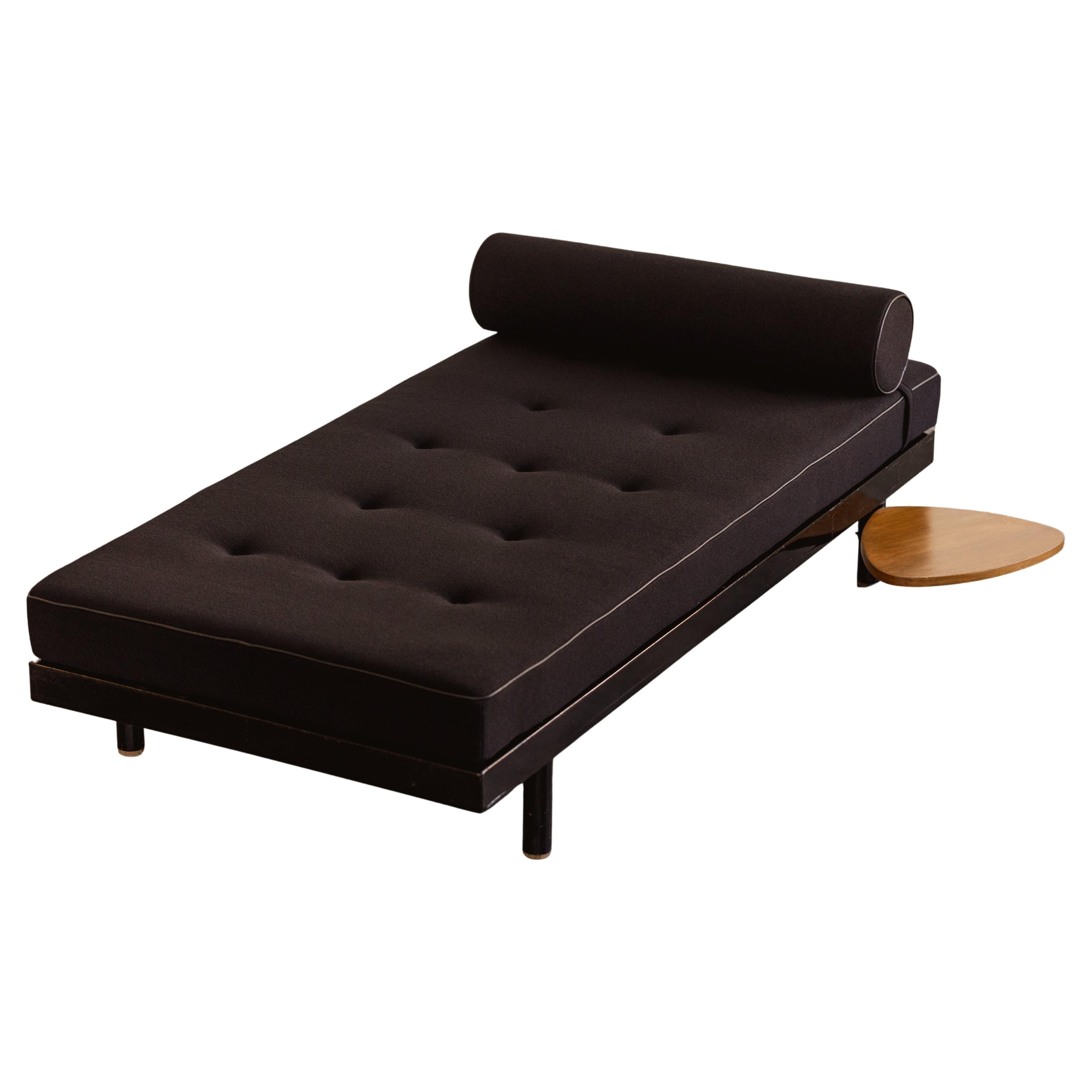 Lit de repos "SCAL" de Jean Prouvé pour l
Atelier Jean Prouvé, 1940