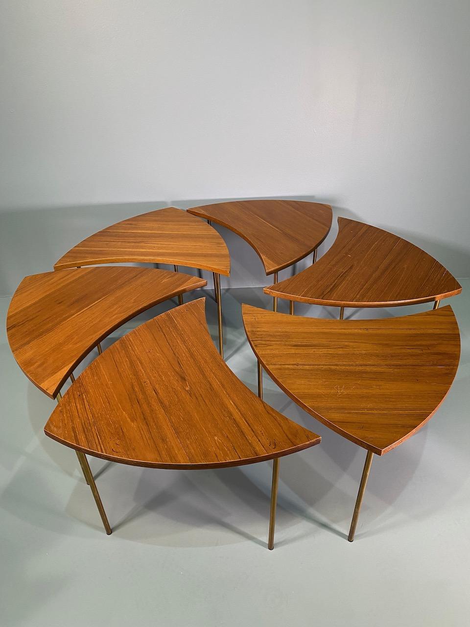 Six Peter Hvidt Teak and Brass Model 523 Tables In Good Condition For Sale In Rovereta, Repubblica di San Marino