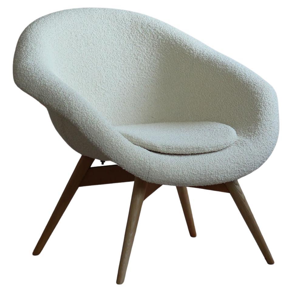 Set of 2 Lounge Chairs Designed by Miroslav Navrátil, 1950s, Czech Republic For Sale