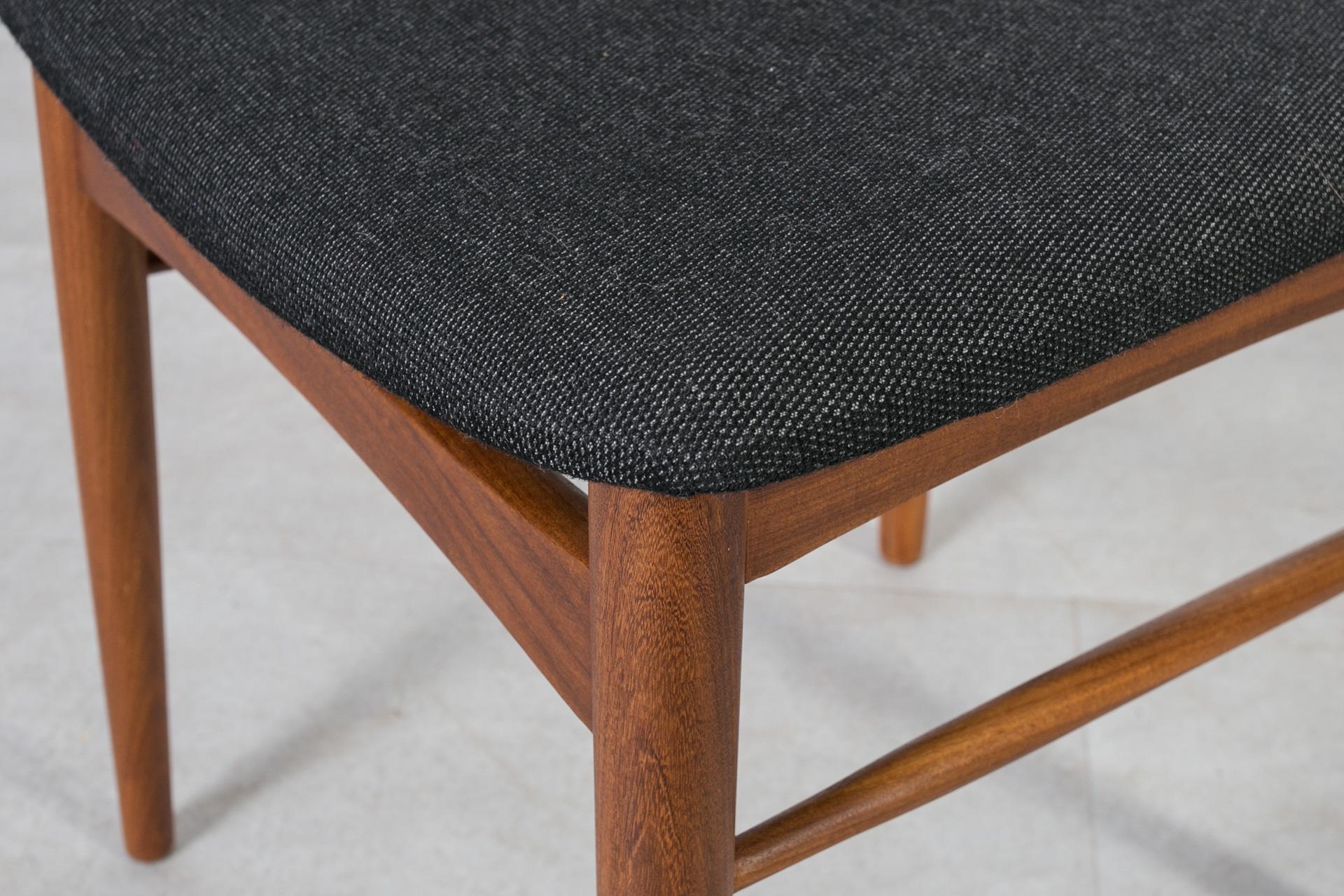 Danish Dining Set, Extendable Round Table & 6 Chairs, Denmark, 1960s For Sale 11
