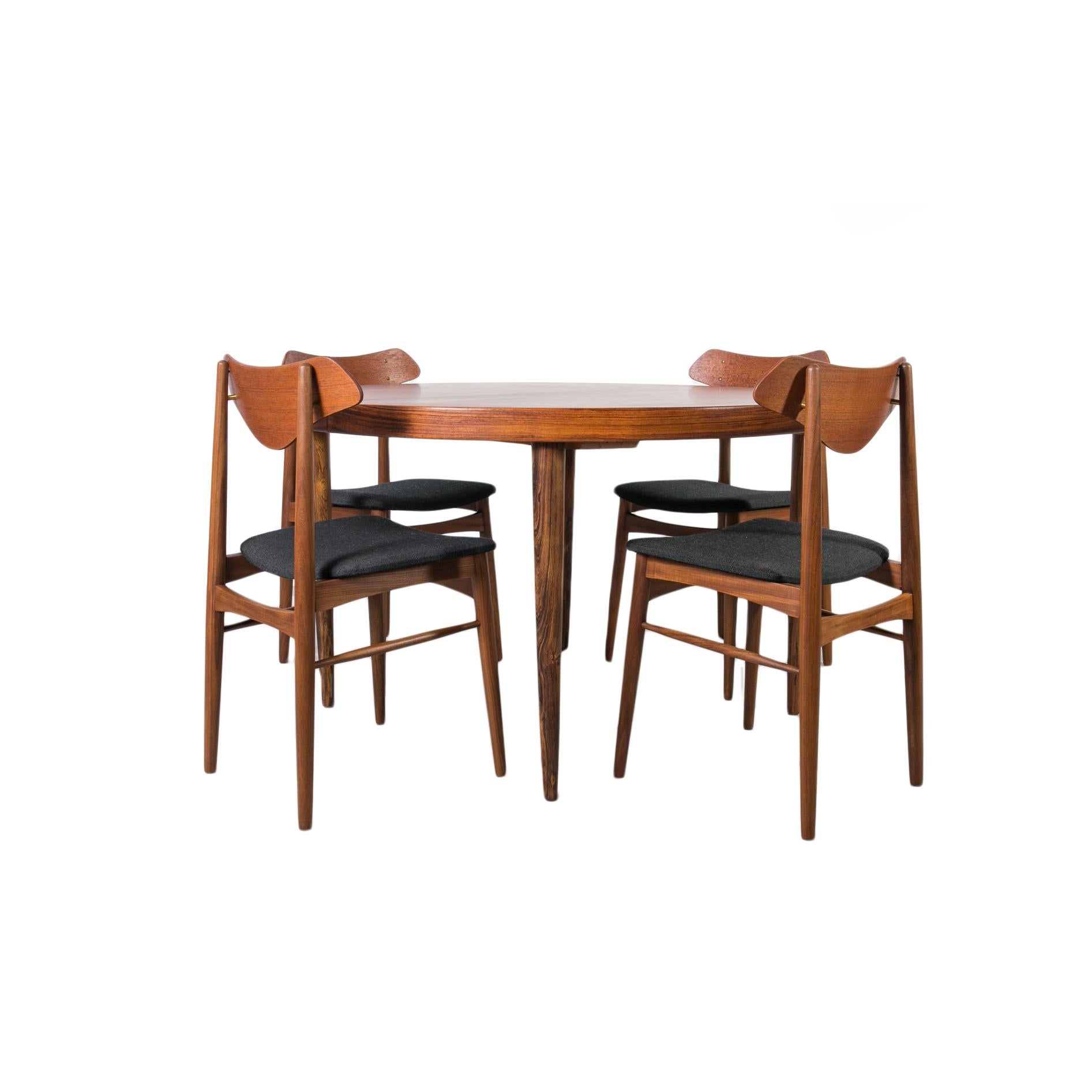 Oiled Danish Dining Set, Extendable Round Table & 6 Chairs, Denmark, 1960s For Sale