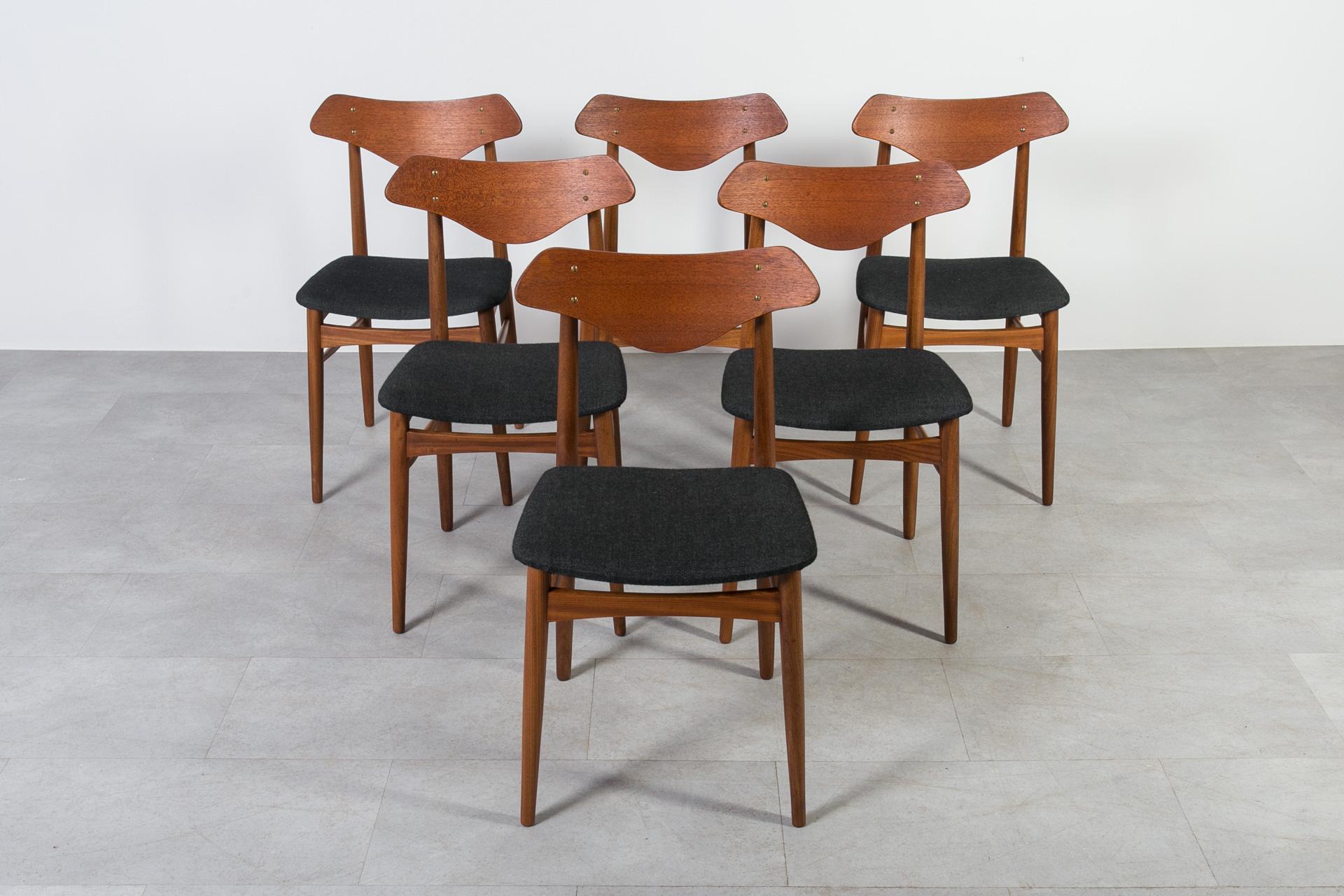 Danish Dining Set, Extendable Round Table & 6 Chairs, Denmark, 1960s For Sale 5