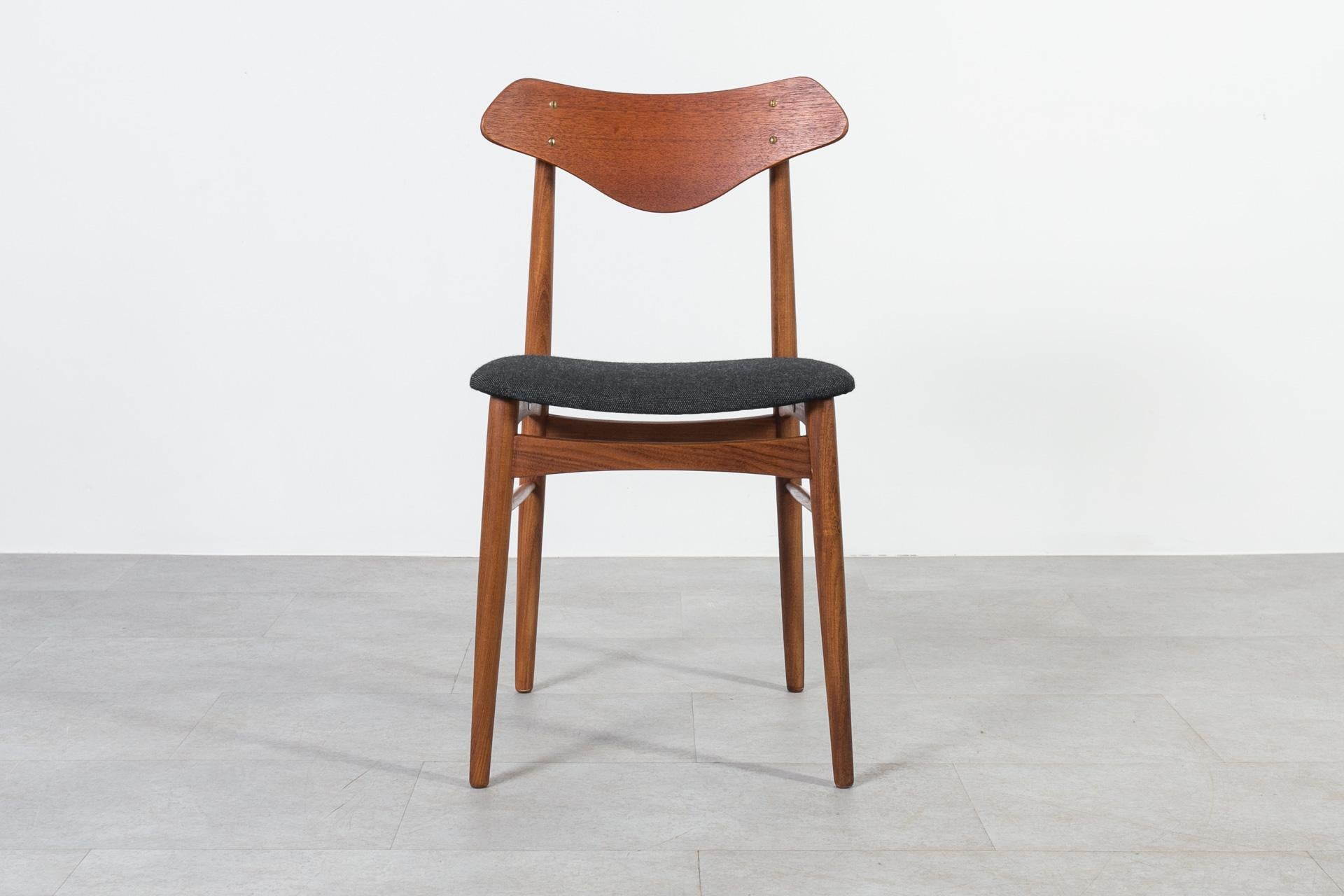 Danish Dining Set, Extendable Round Table & 6 Chairs, Denmark, 1960s For Sale 10