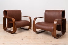 Paire de fauteuils de salon de style brutaliste signés J. Bočan, destinés à l'ambassade de Tchécoslovaquie à Stockholm