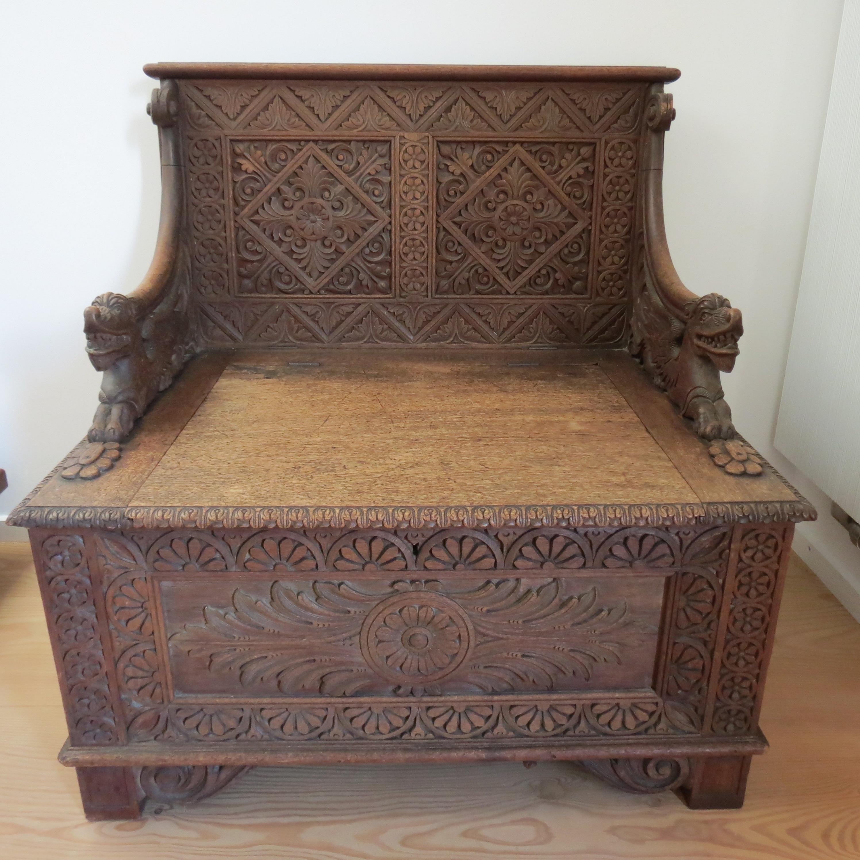 Chaise à siège de salle birmane Anglo-Indienne néo-gothique sculptée 1880 Bon état - En vente à Stow on the Wold, GB