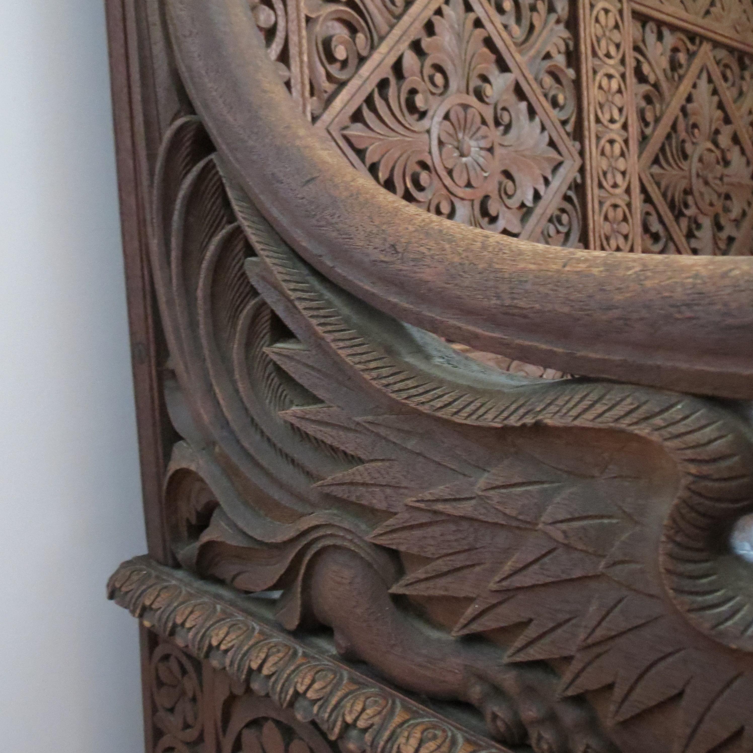 Teck Chaise à siège de salle birmane Anglo-Indienne néo-gothique sculptée 1880 en vente