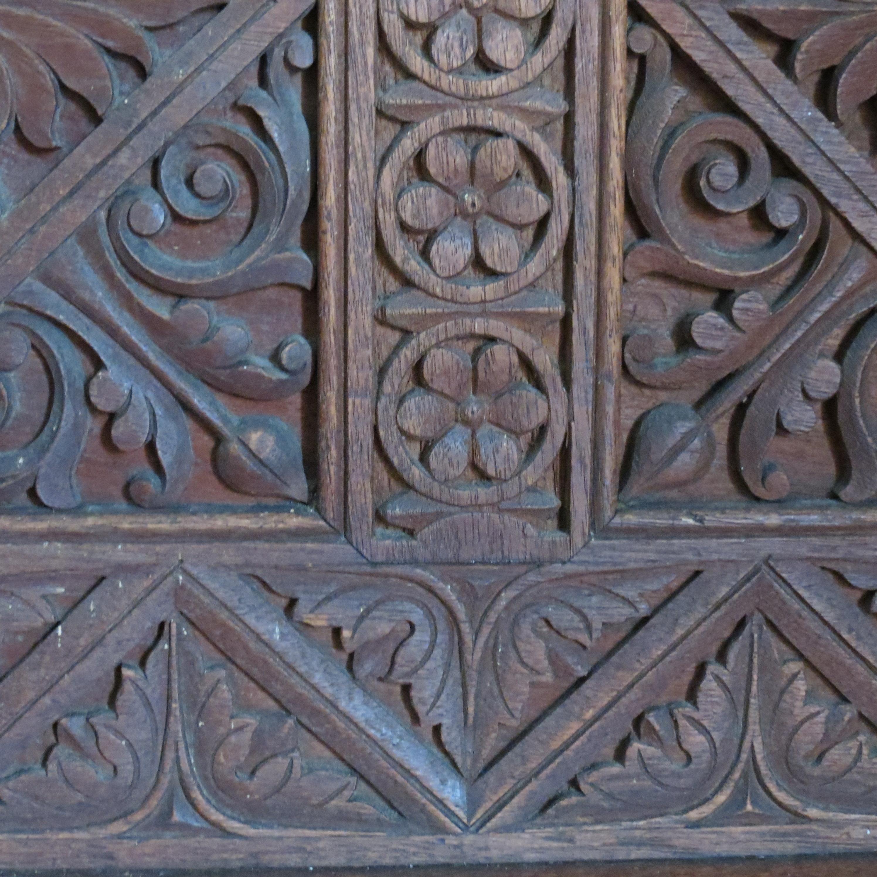 Chaise à siège de salle birmane Anglo-Indienne néo-gothique sculptée 1880 en vente 3
