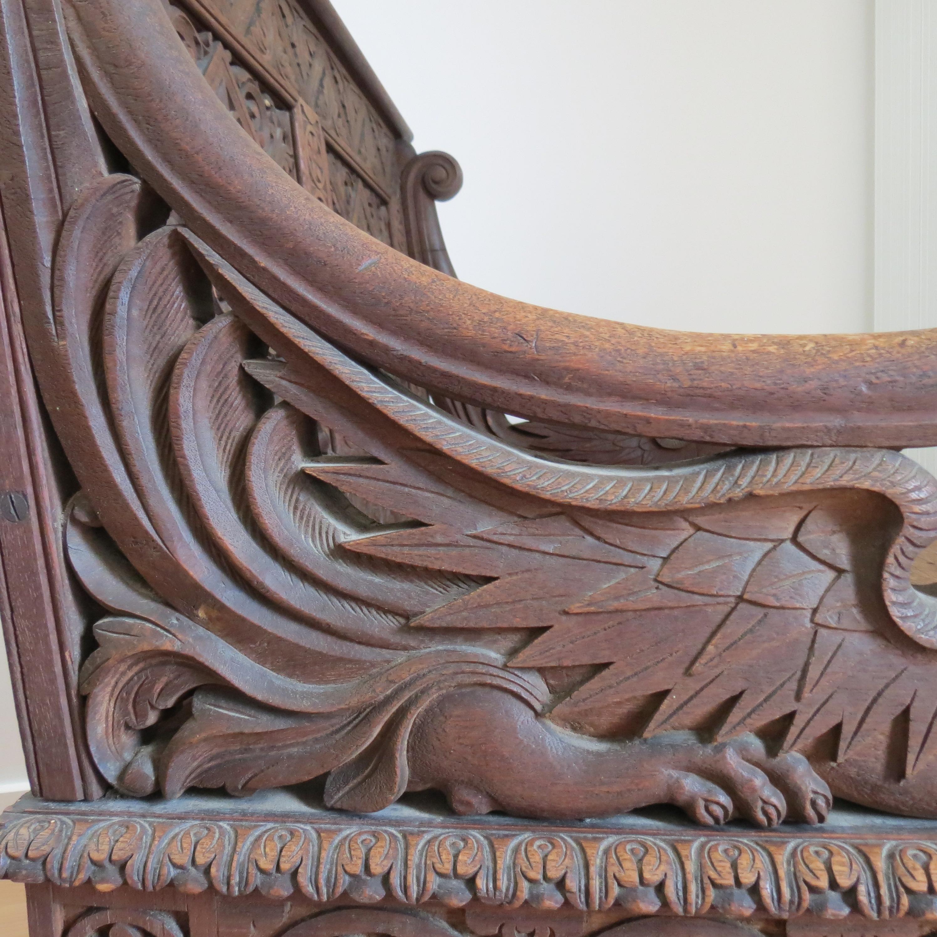 Chaise à siège de salle birmane Anglo-Indienne néo-gothique sculptée 1880 en vente 11