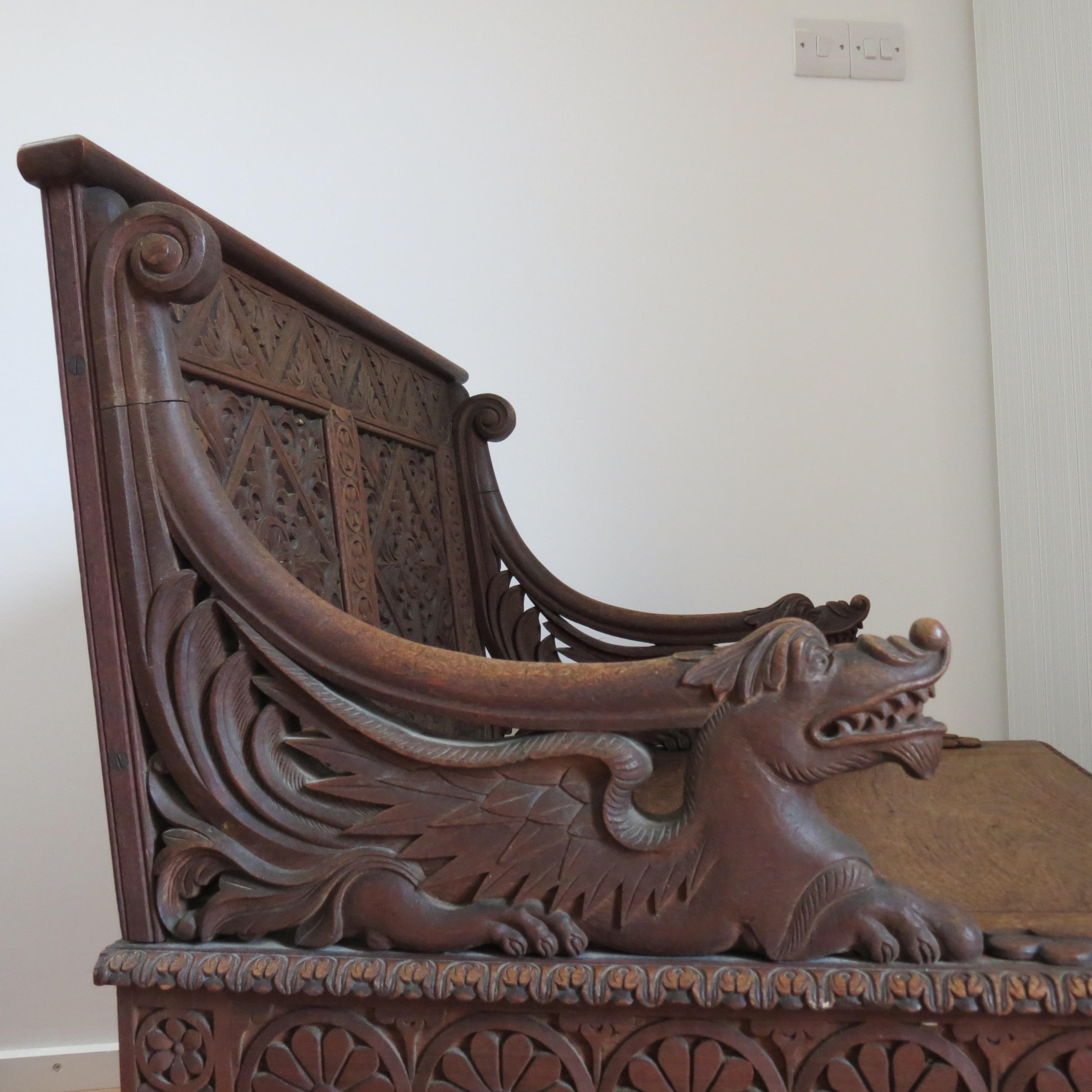 Chaise à siège de salle birmane Anglo-Indienne néo-gothique sculptée 1880 en vente 10