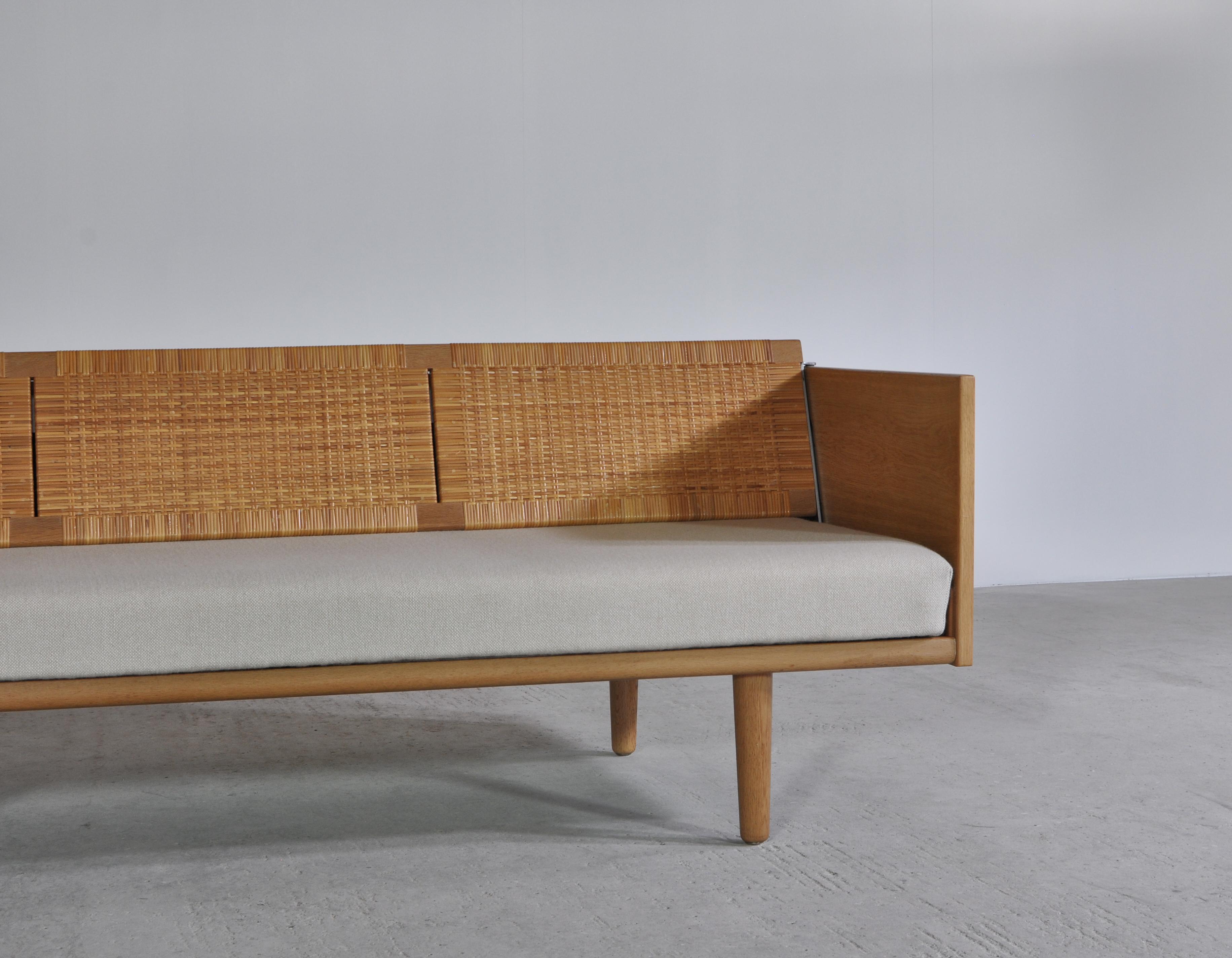 Hans J. Wegner 1950s Danish Modern Daybed in Oak and Rattan 