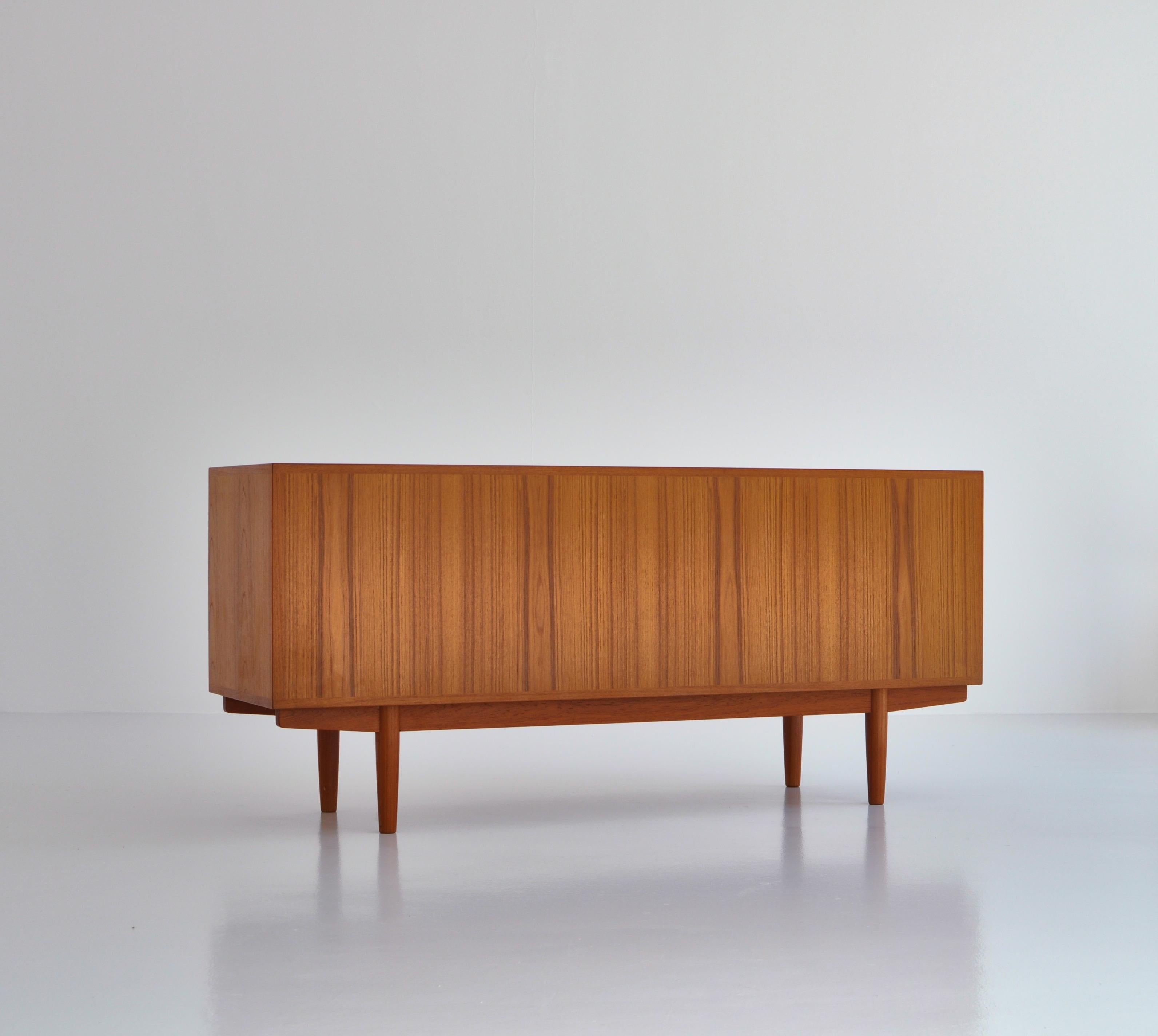 Hans J. Wegner Sideboard in Teakwood made at Cabinetmaker Johannes Hansen, 1960s 7