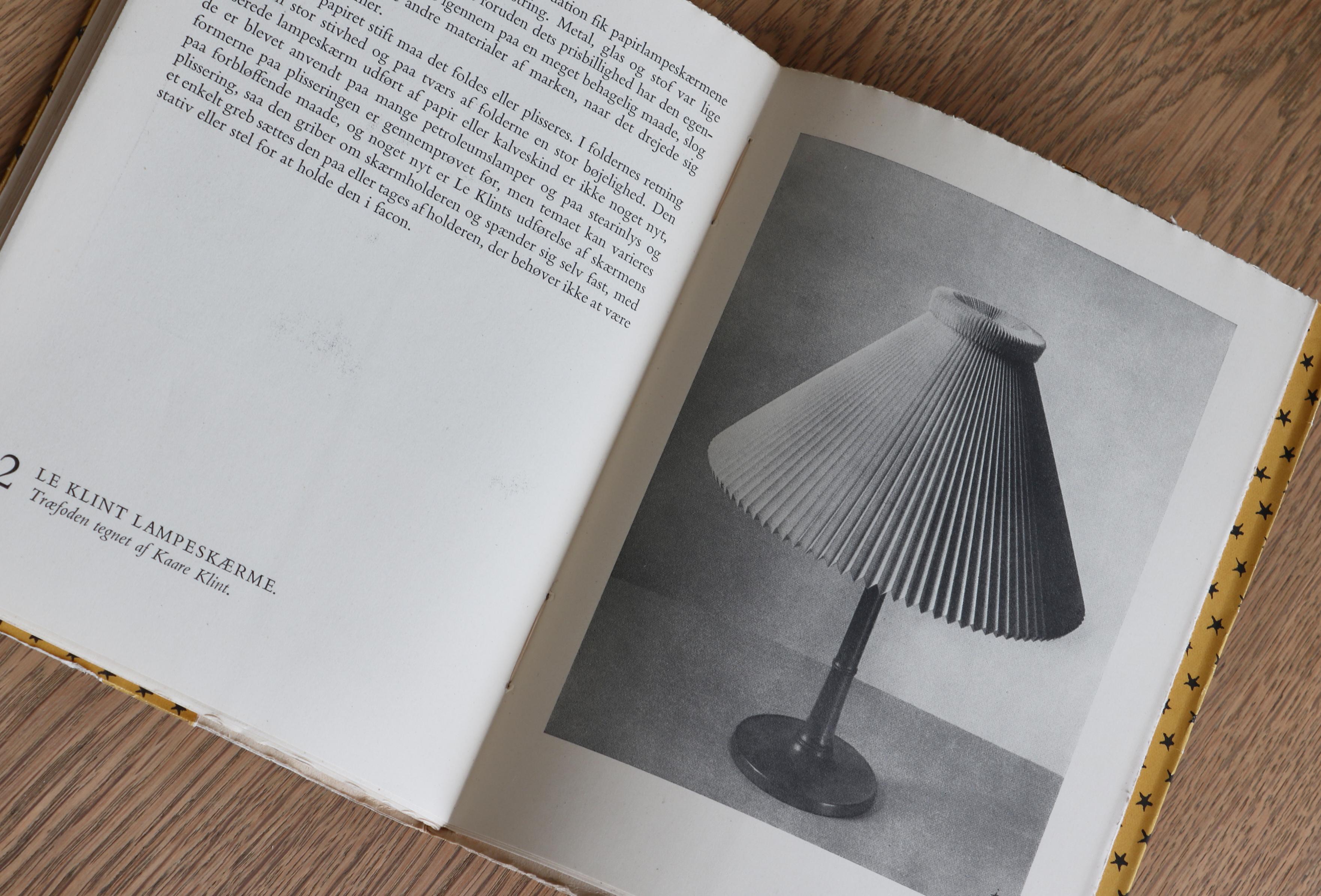 Kaare Klint Table Lamp in Ash Wood and Hand Folded Le Klint Shade, Denmark 1940s For Sale 8
