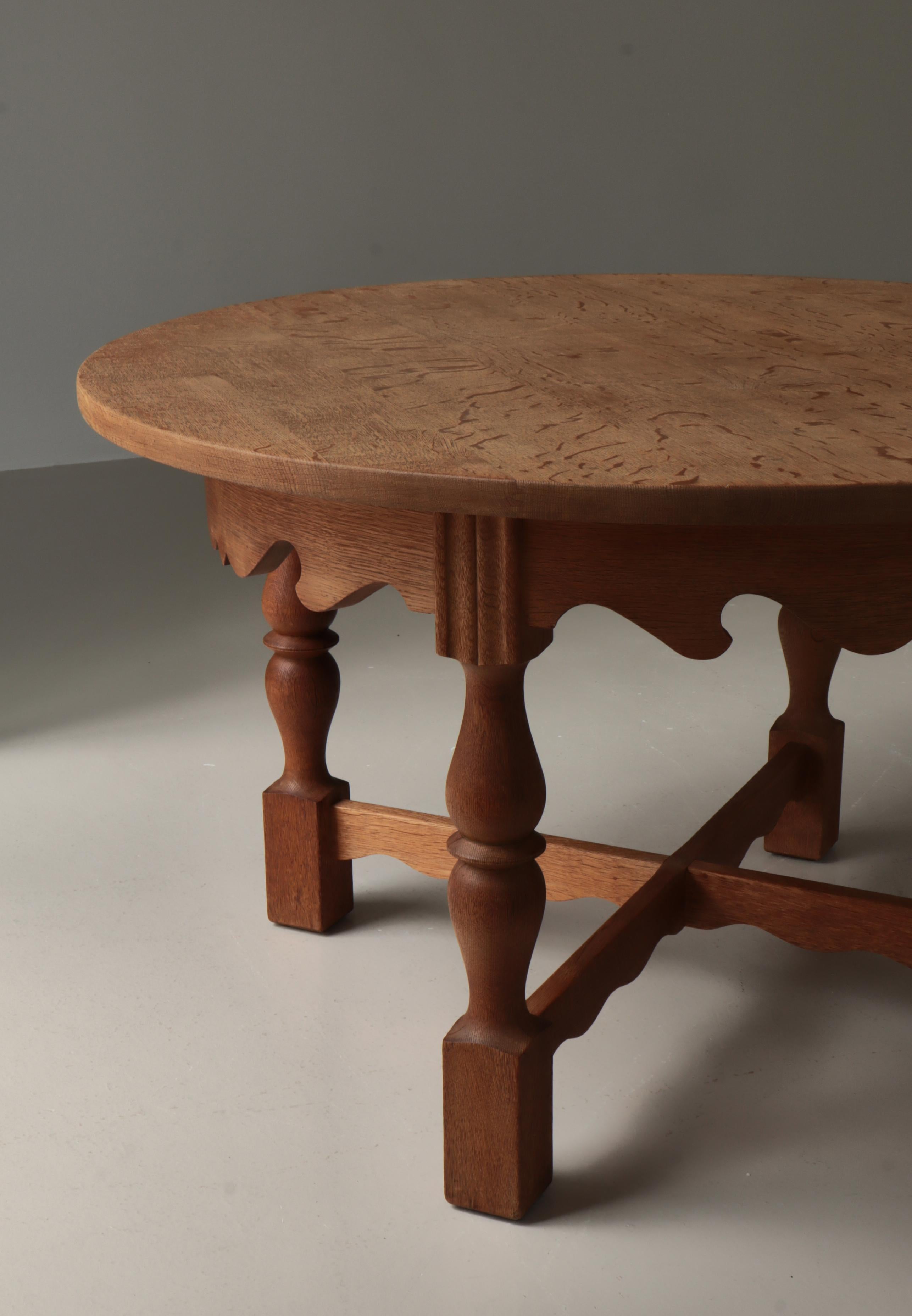 Round Side Table in Quartersawn Oak by Henry Kjærnulf, 1960s, Denmark In Good Condition For Sale In Odense, DK