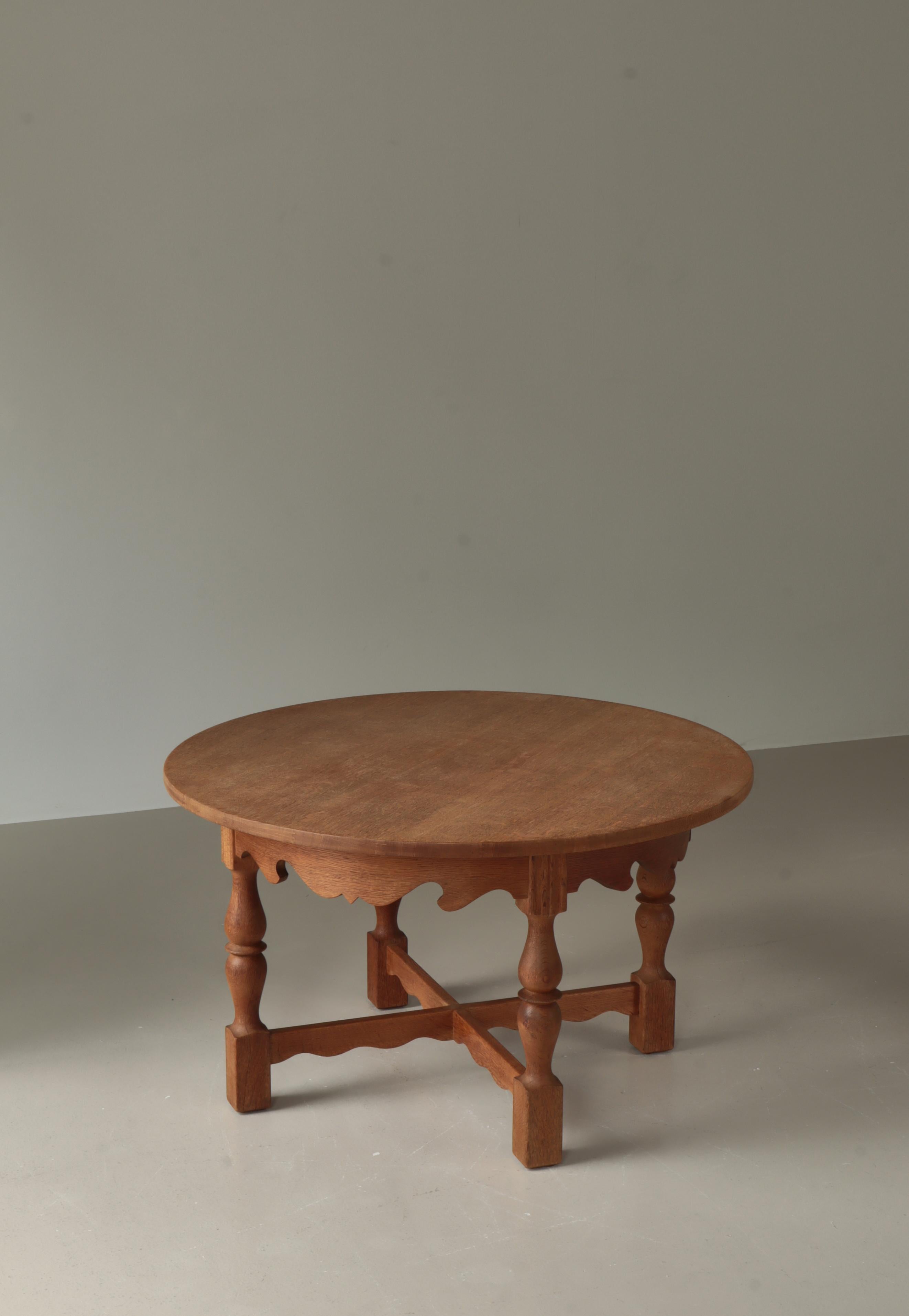 Round Side Table in Quartersawn Oak by Henry Kjærnulf, 1960s, Denmark For Sale 1