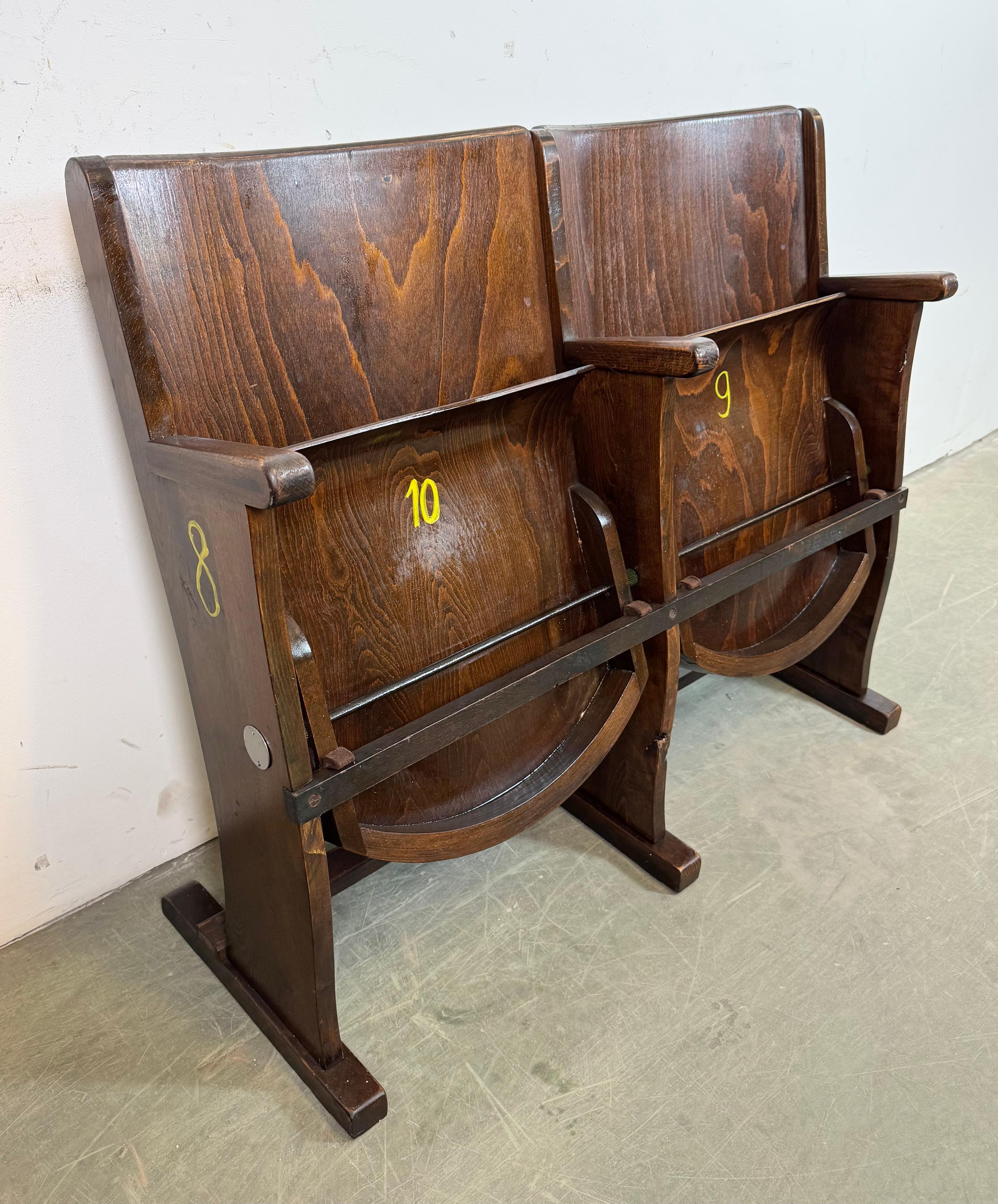 Banco de cine vintage de dos plazas de TON, años 60 en Bueno estado para la venta en Kojetice, CZ