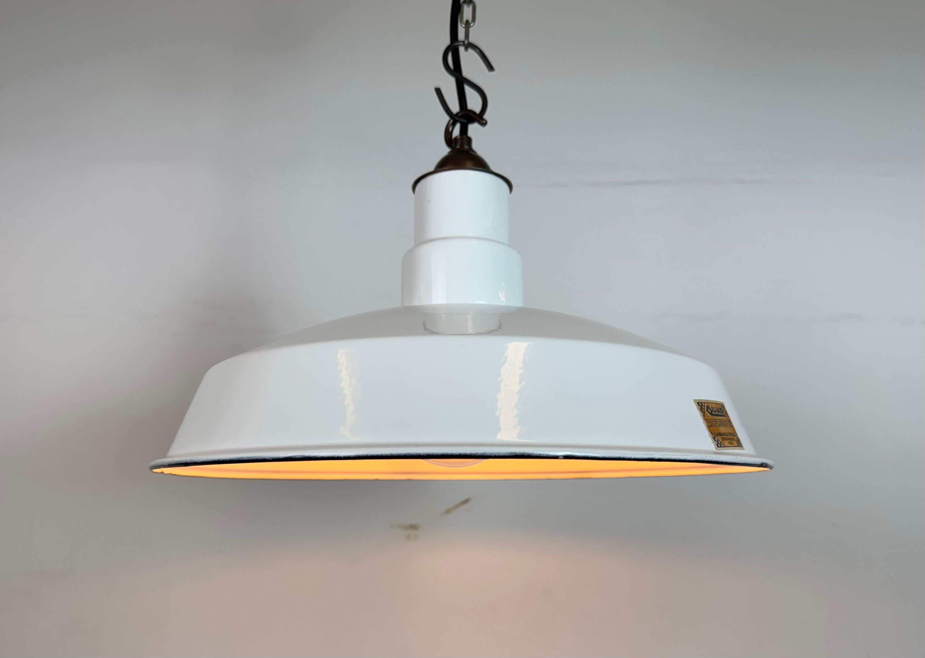 Industrielle Fabrik-Hängeleuchte aus weißer Emaille von Quadrangle Mfg. Co. 1960er Jahre im Angebot 3