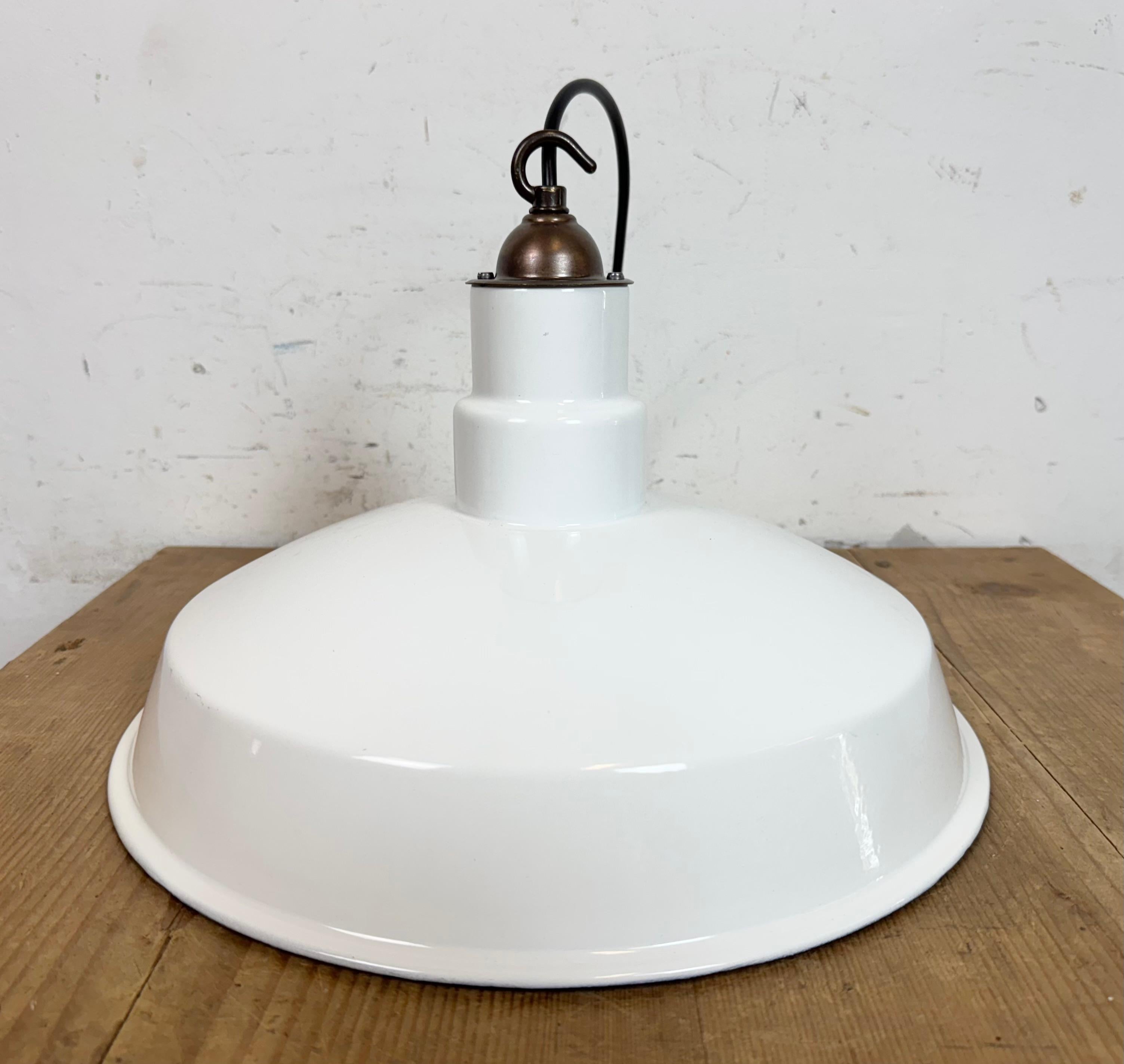 Industrielle Fabrik-Hängeleuchte aus weißer Emaille von Quadrangle Mfg. Co. 1960er Jahre im Angebot 5