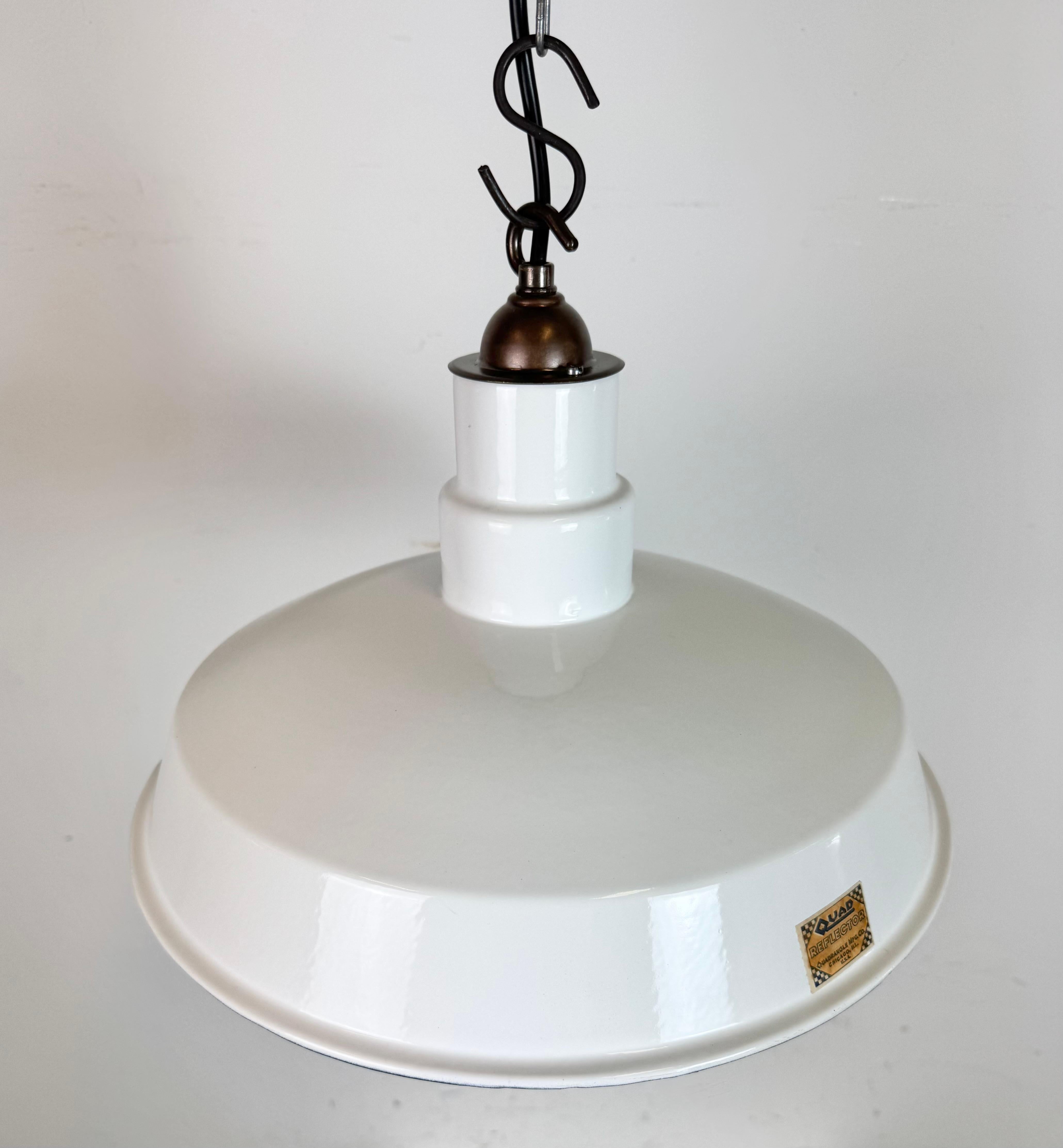 Industrielle Fabrik-Hängeleuchte aus weißer Emaille von Quadrangle Mfg. Co. 1960er Jahre im Angebot 1