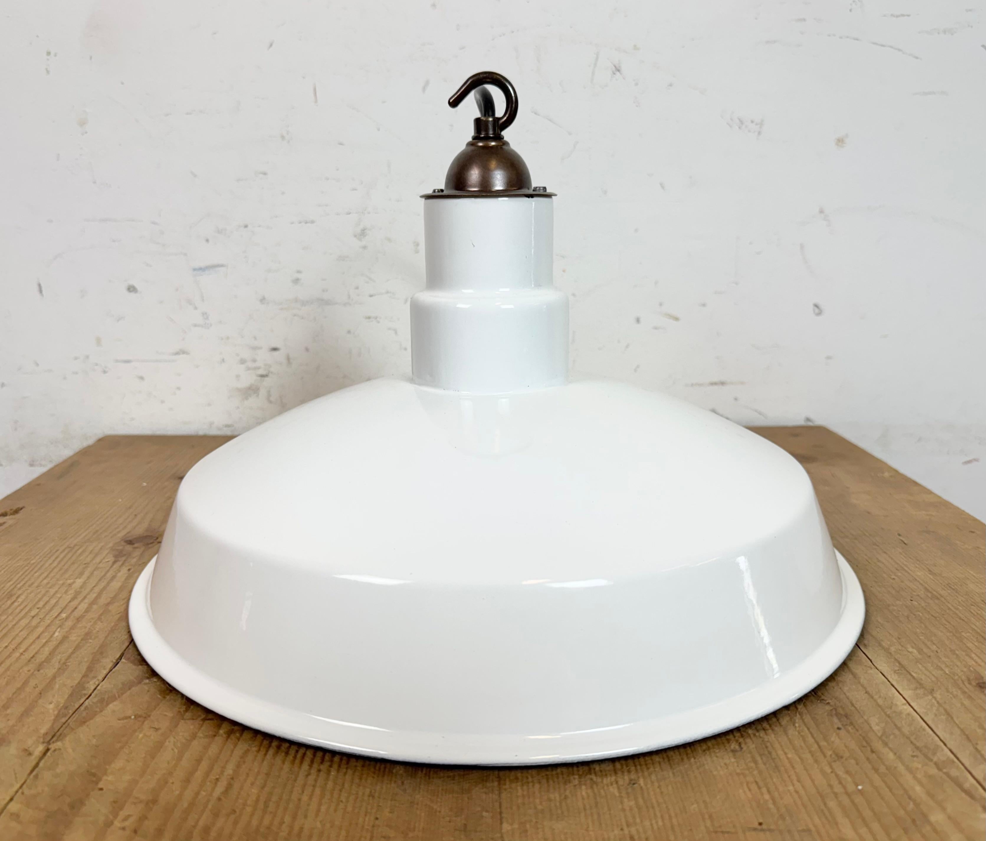 Industrielle Fabrik-Hängeleuchte aus weißer Emaille von Quadrangle Mfg. Co. 1960er Jahre im Angebot 8