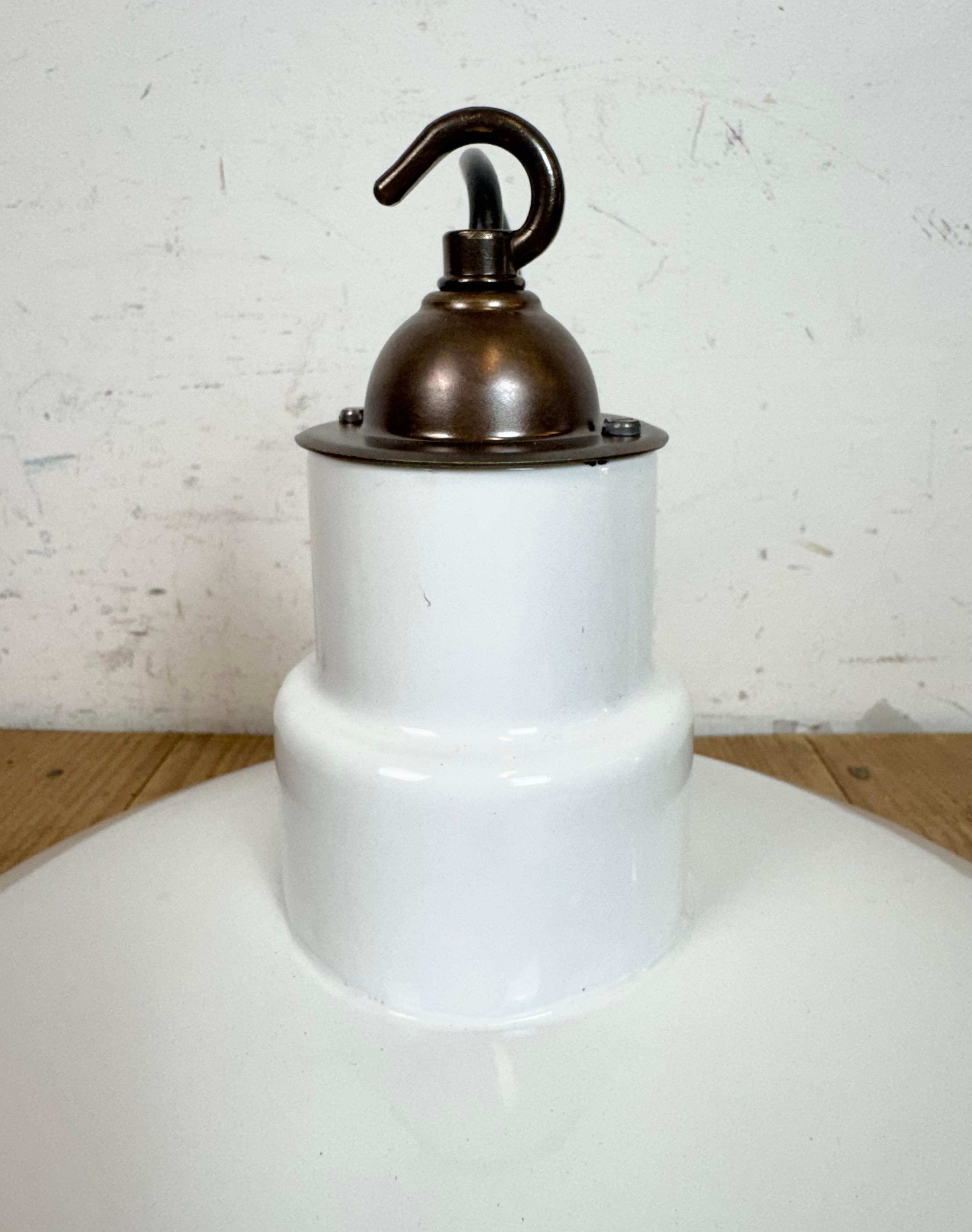 Industrielle Fabrik-Hängeleuchte aus weißer Emaille von Quadrangle Mfg. Co. 1960er Jahre im Angebot 9
