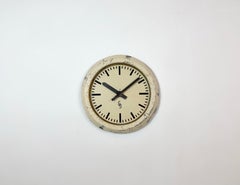 Beigefarbene Wanduhr im Industriestil von Siemens, 1950er Jahre