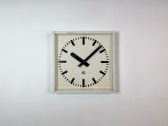Reloj de pared industrial grande, cuadrado y blanco de CTW, 1960
