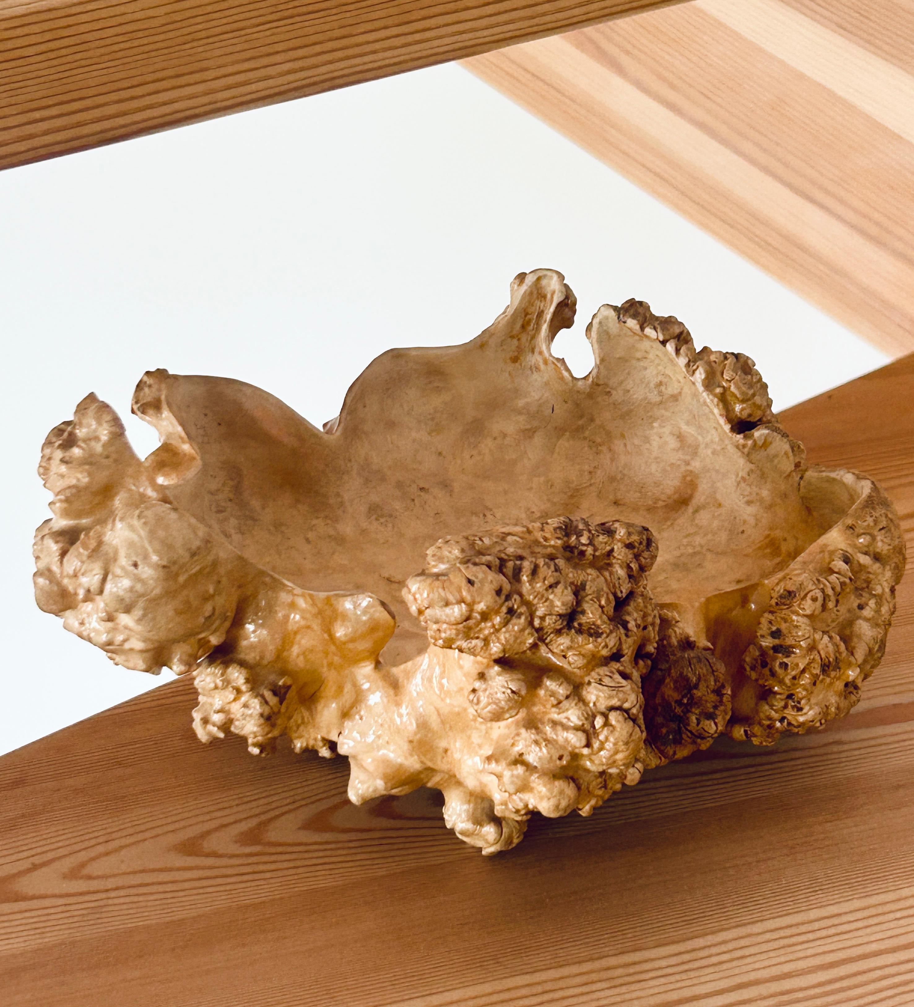Handmade Swedish Birch Burl Bowl, Scandinavian Modern In Good Condition For Sale In Stockholm, SE