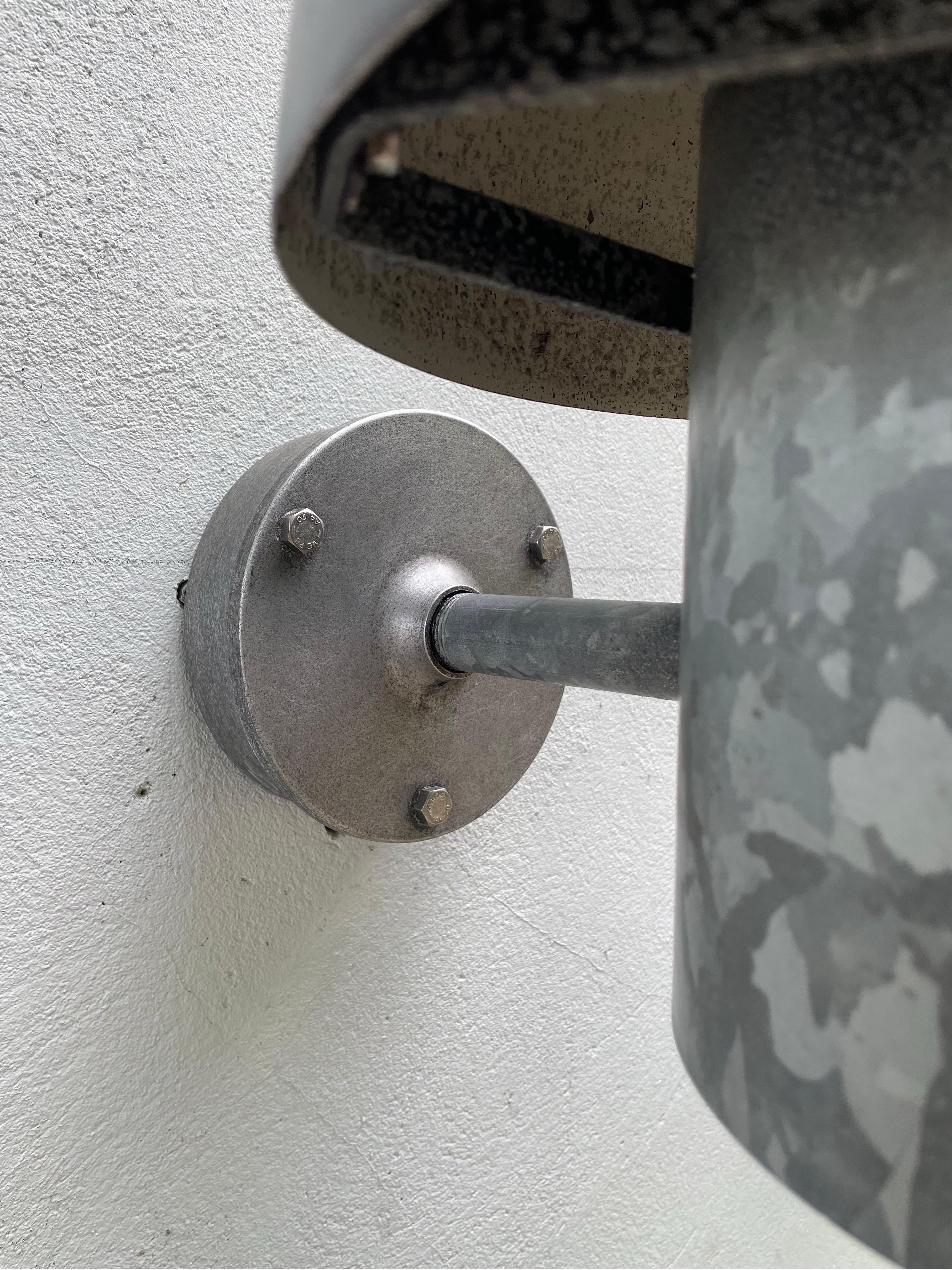 Coppia di lampade da parete degli anni '60 di Bjarne Bech per Louis Poulsen, Danimarca In condizioni buone in vendita a Søborg, DK