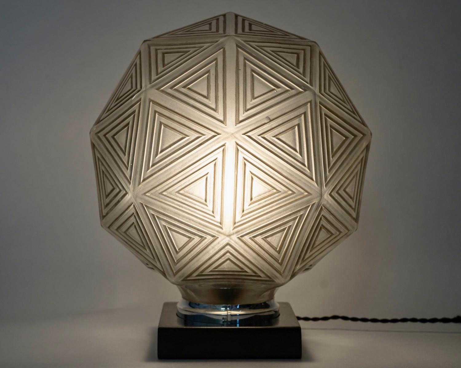 1925 Rene His - Lampe de table Art Déco Verre de Nankin à patine grise Bon état - En vente à Boulogne Billancourt, FR