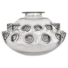 1927 René Lalique Vase aus Dordogne-Glas mit schwarzen Emaille-Schnecken