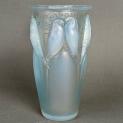 1924 René Lalique - Vase Ceylan Parrots Opalescent Glass With Blue Patina