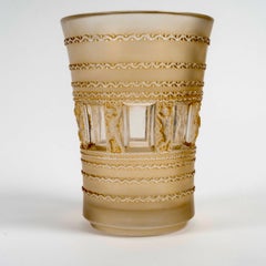 1937 Vaso di René Lalique "Cherubini di Firenze" in vetro con patina color seppia