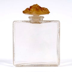 1919 René Lalique - Flacone da profumo "Fleurs de France" D'Orsay, in vetro con patina color seppia